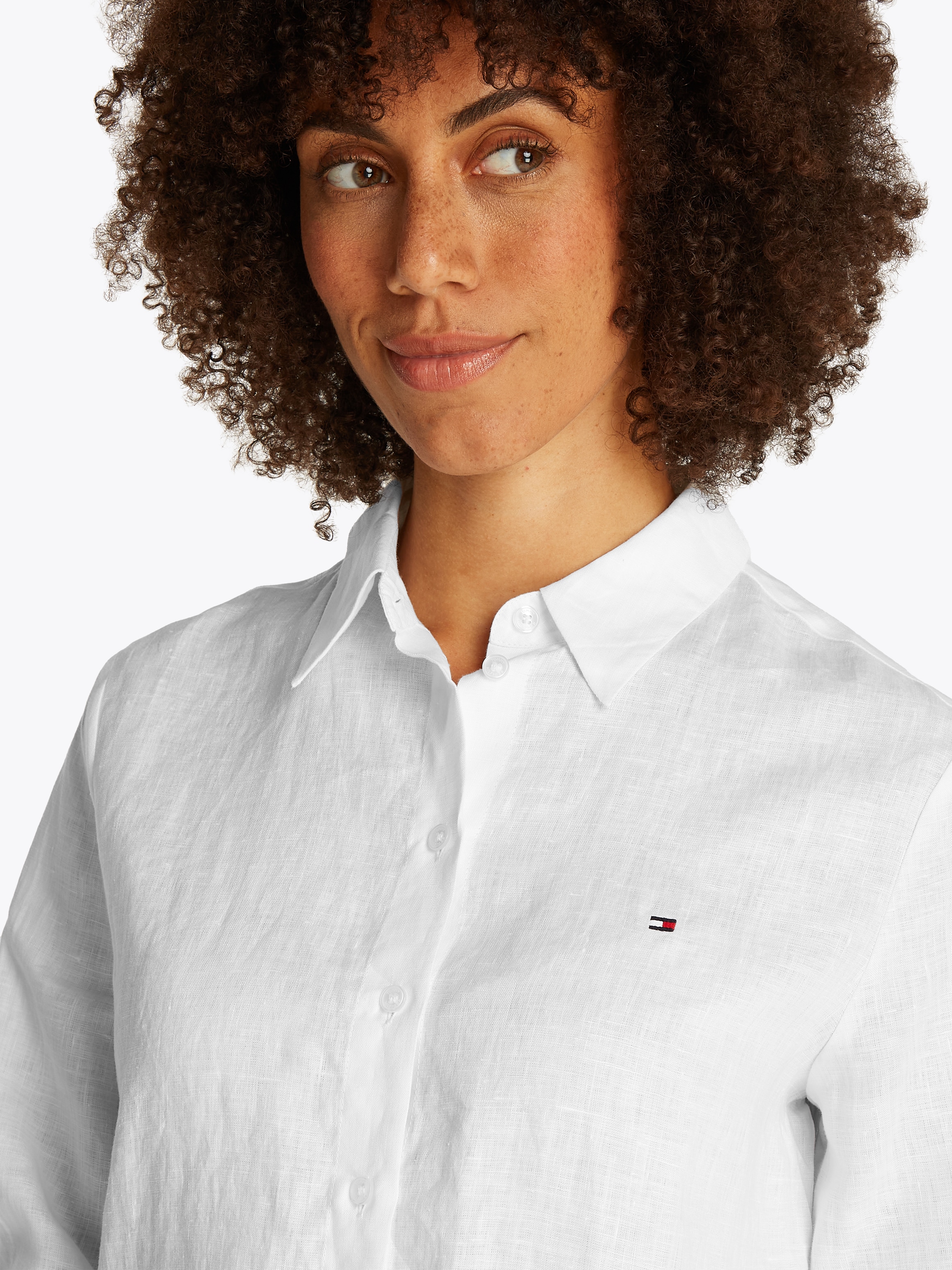 Tommy Hilfiger Hemdbluse »ESS LINEN RELAXED SHIRT«, mit Logostickerei,kühlendes Premium Leinen