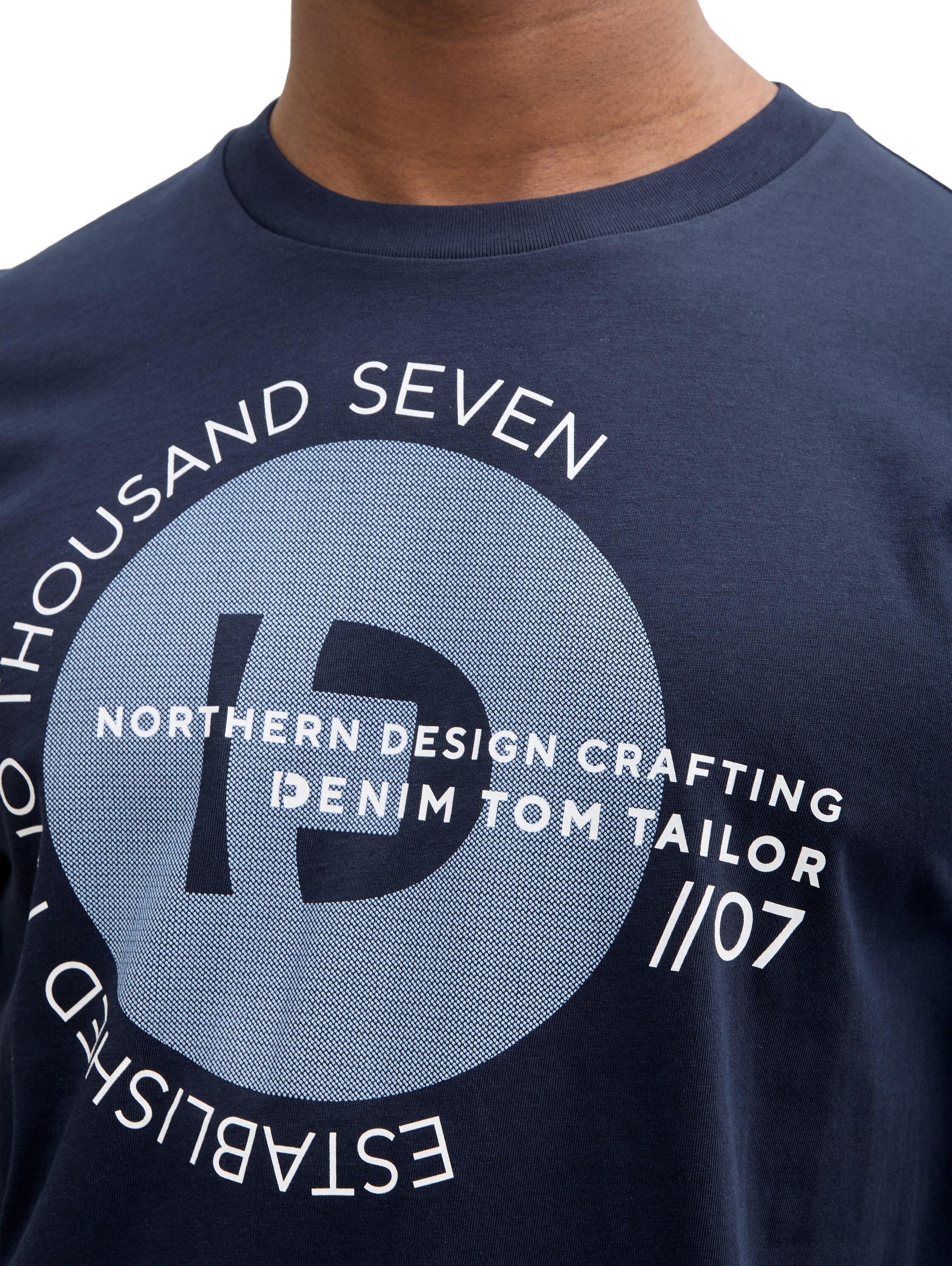 TOM TAILOR Denim Rundhalsshirt mit verschiedenen Logo Prints