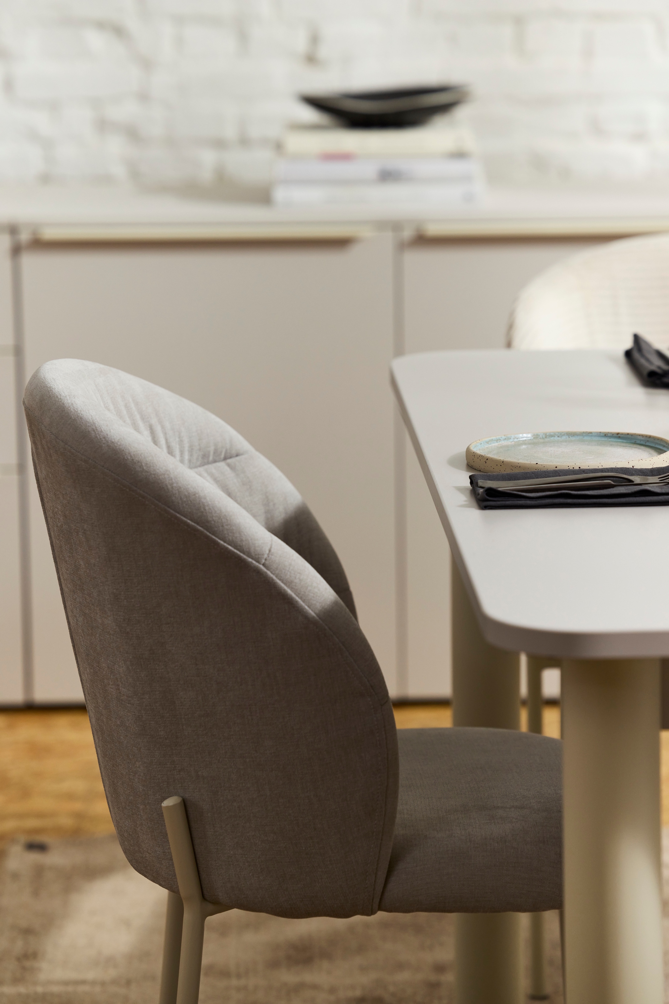 TOM TAILOR HOME 4-Fußstuhl »LEAF CHAIR«, (Set), 2 St., Chenille, 4-Fußgestell, Raffung in der Rückenlehne