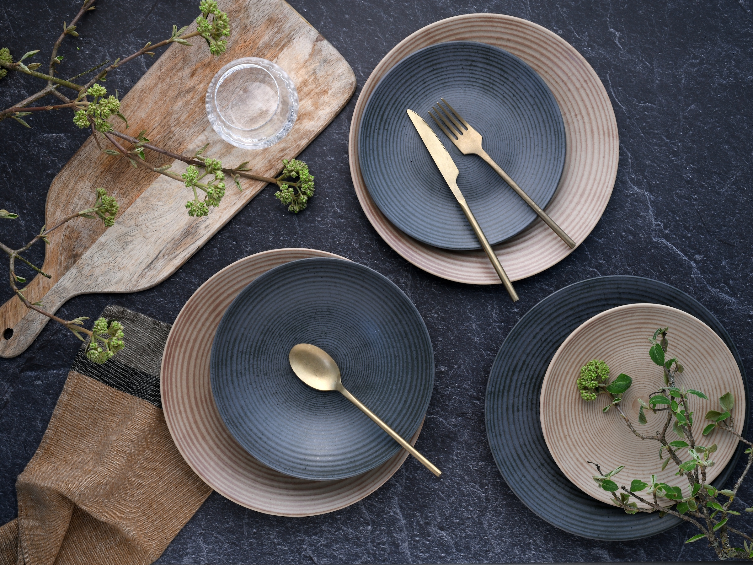 CreaTable Teller-Set »Catania Mix, Tellerset 18-tlg.«, (Set, 18 tlg.), Vintage Farben, Ausdrucksstarkes Relief, Handwerklicher Charakter