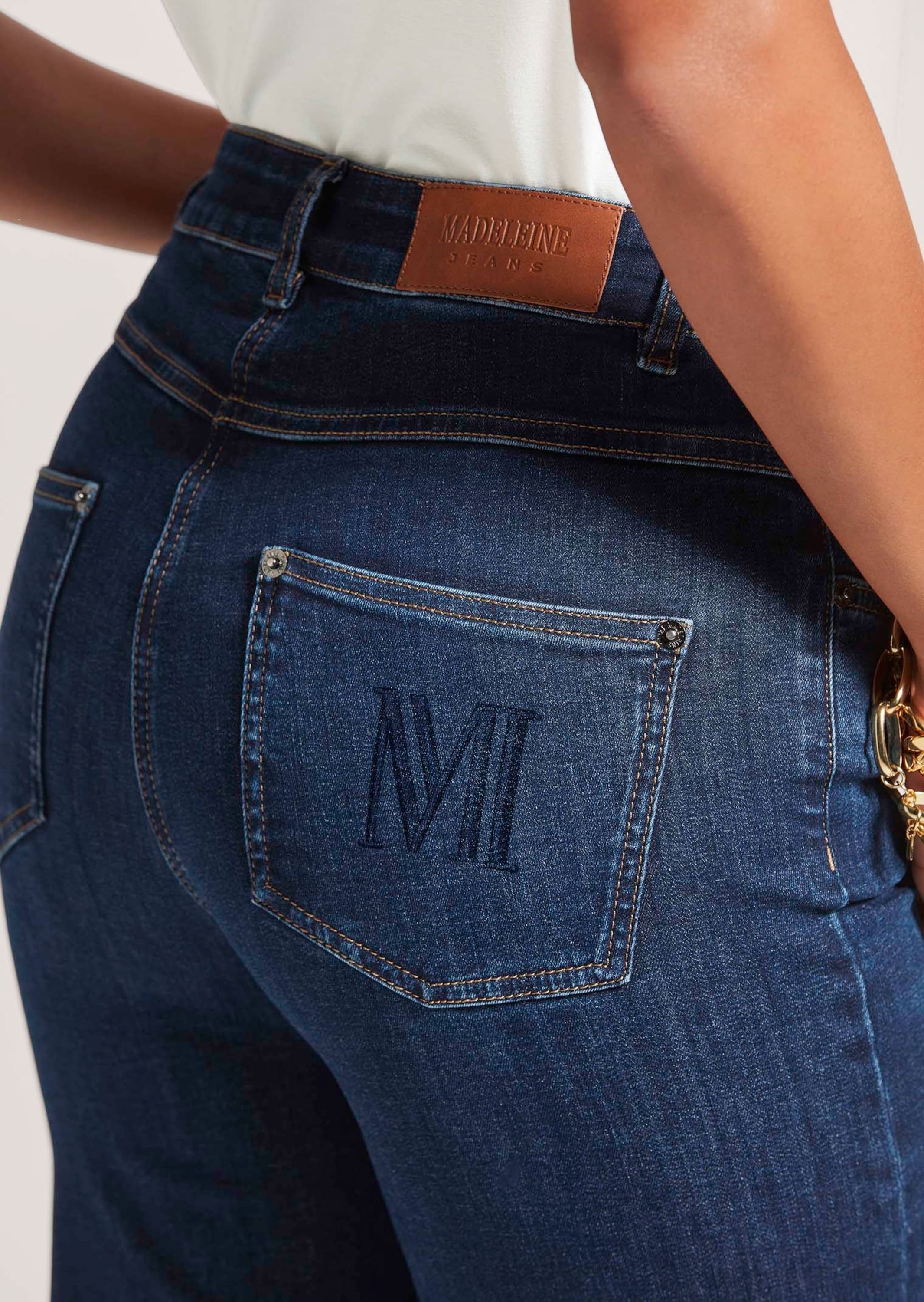 MADELEINE Regular-fit-Jeans »Jeans M-Jeans in gerader Form mit Logo-Stickerei«
