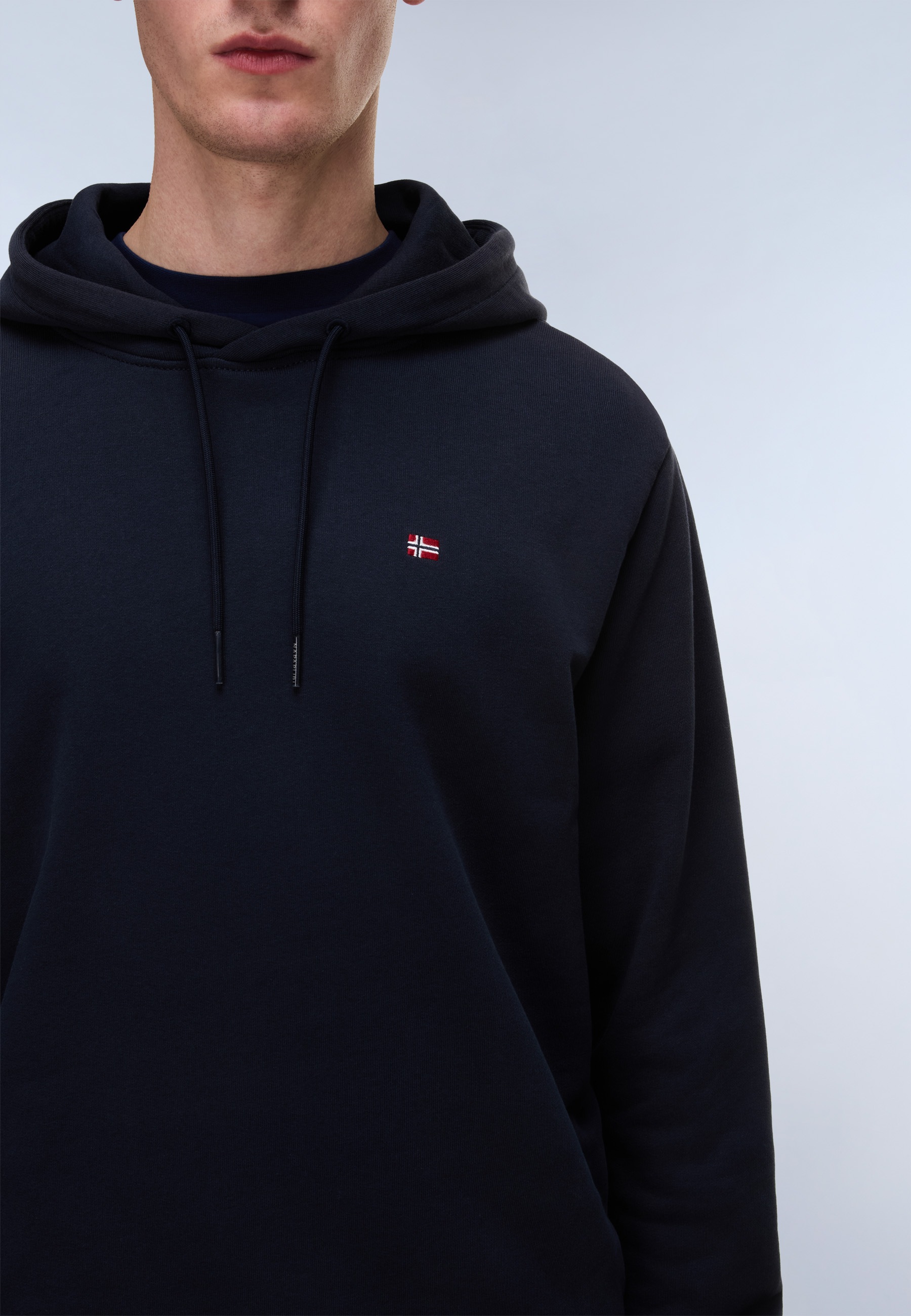 Napapijri Kapuzensweatshirt »BALIS H SUM BLU MARINE«, Mit Markenlabel an der Seite; mit Rippbündchen an Saum und Ärmeln
