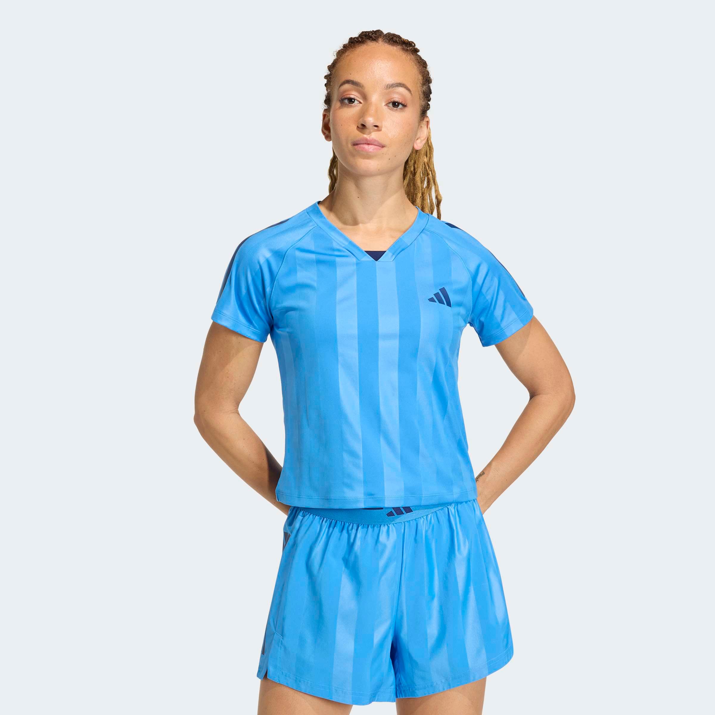adidas Performance T-Shirt »HYPERGLAM 3-STREIFEN EMBOSS« mit V-Ausschnitt, aus Polyester