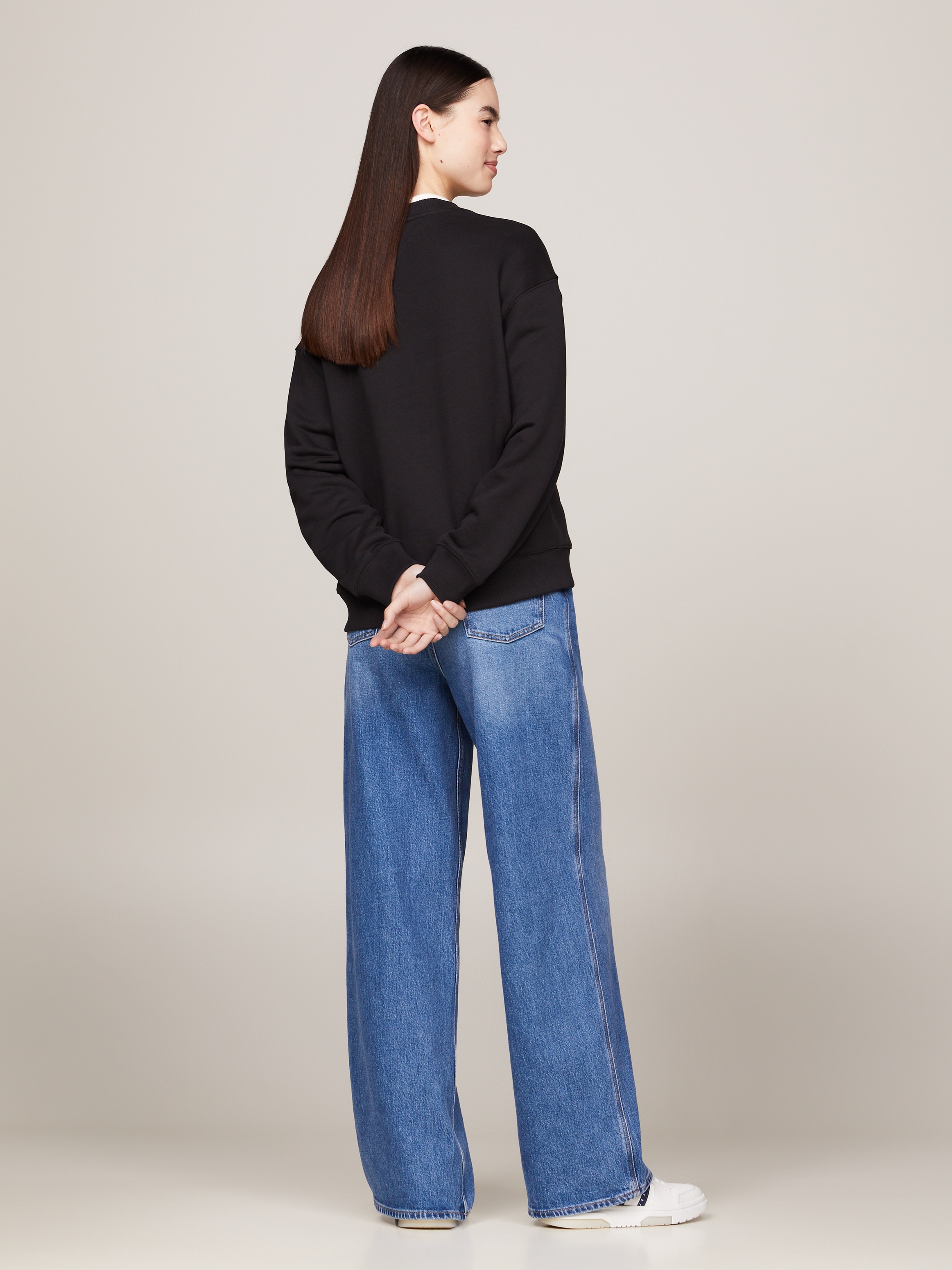 Tommy Jeans Sweatshirt »Sweatshirt TJW BXY BADGE«, mit Dropshoulder-Design und Frontlogo