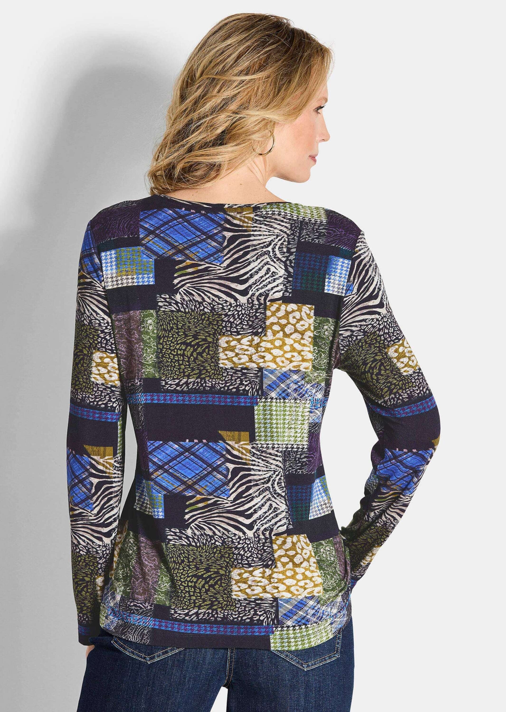 GOLDNER Langarmshirt »Kurzgröße Langarm Viskose-Shirt mit V-Ausschnitt« Patch-Print