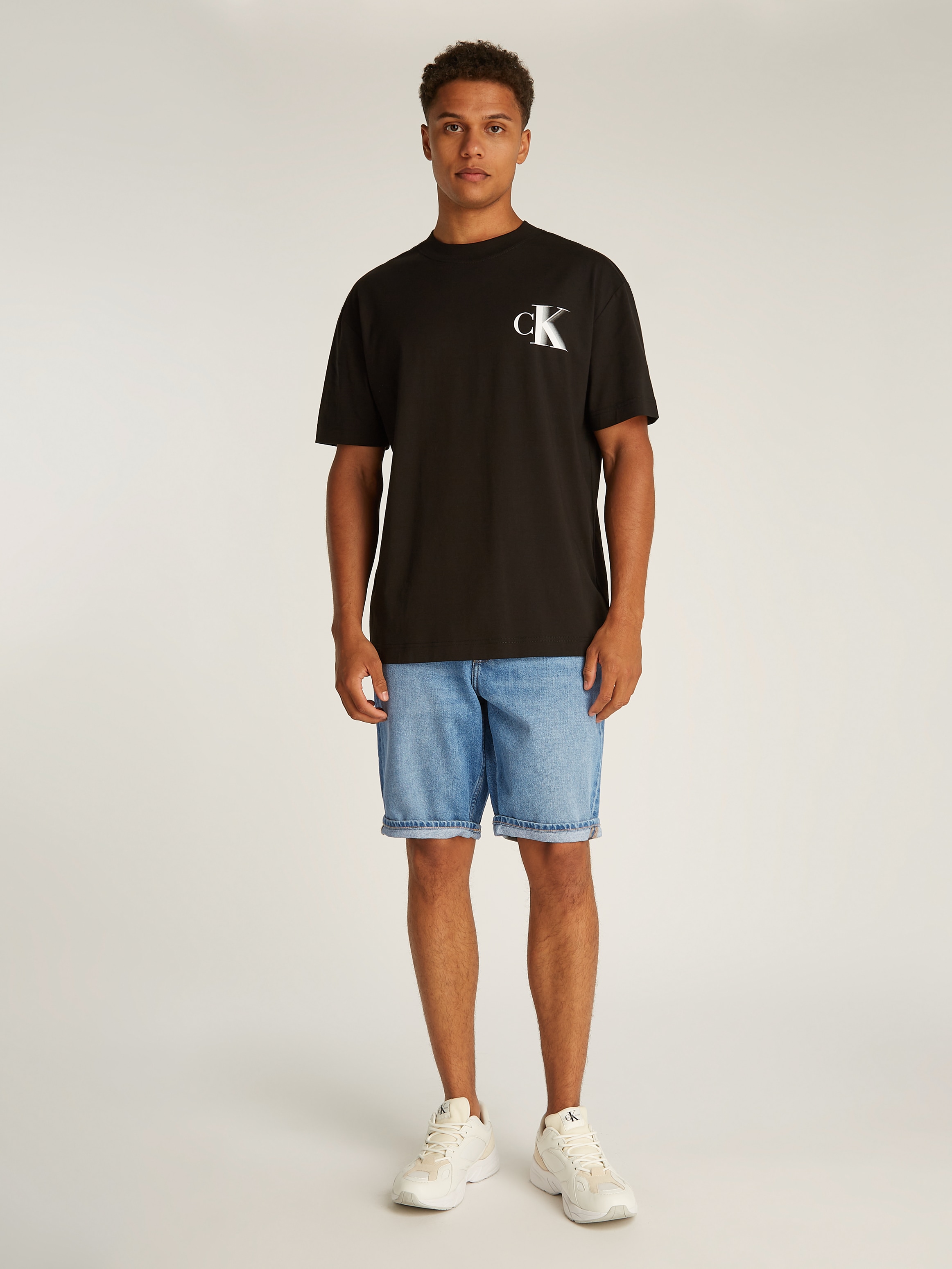 Calvin Klein Jeans Shorts »REGULAR SHORT«, in mittelblauer Waschung