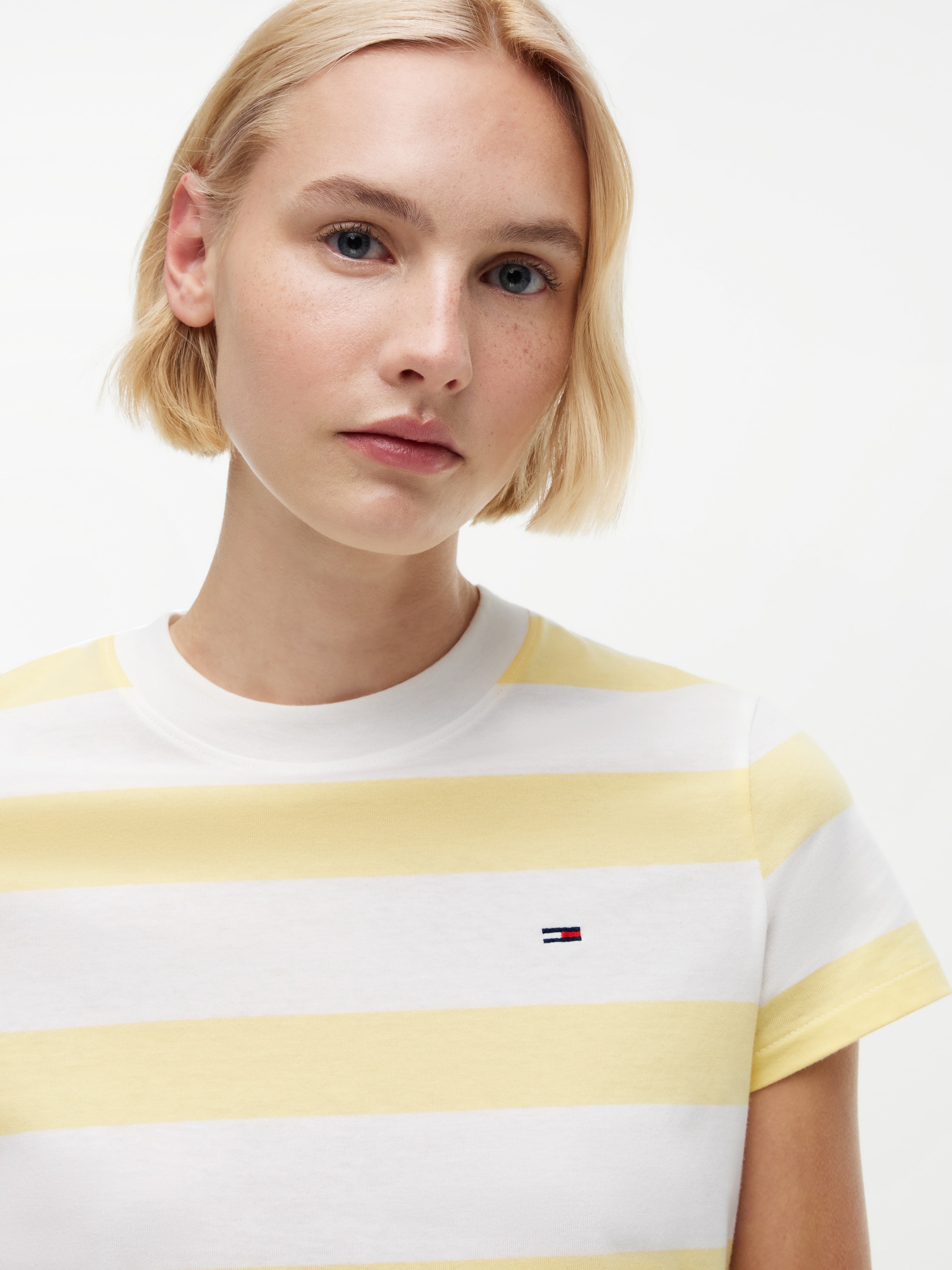 Tommy Jeans Kurzarmshirt »TJW REG S FLAG JERSEY SS TEE EXT« Baumwolle, regular fit, Kurzarm, Blockstreifen