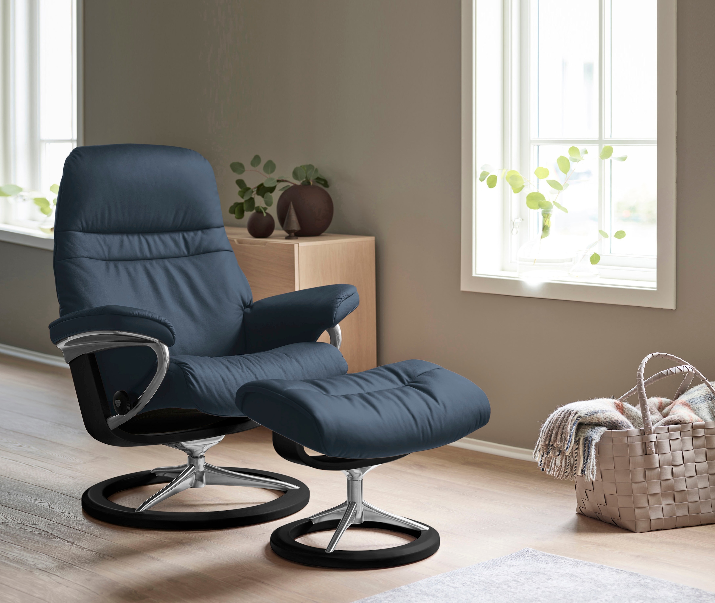Stressless® Relaxsessel »Sunrise mit Signature Base, Größe M, Gestell Schwarz« Relaxsessel mit Hocker,  mit Signature Base, Größe M, Gestell Schwarz