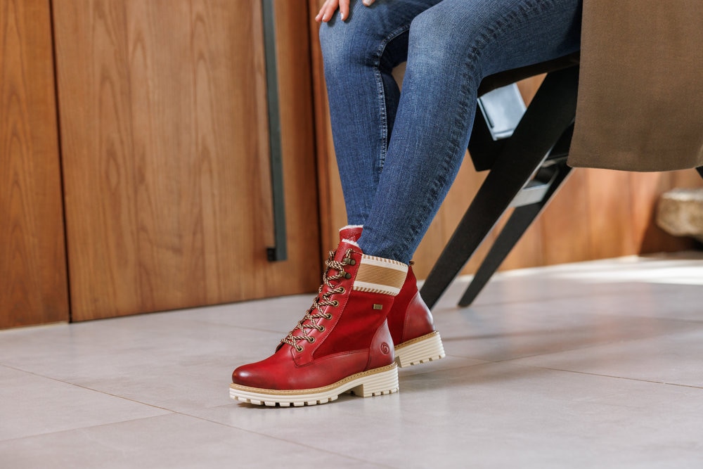 Remonte Winterboots »Elisabeth Hurley-Collection«, Schnürboots, Schnürstiefelette mit wasserabweisender TEX-Membran