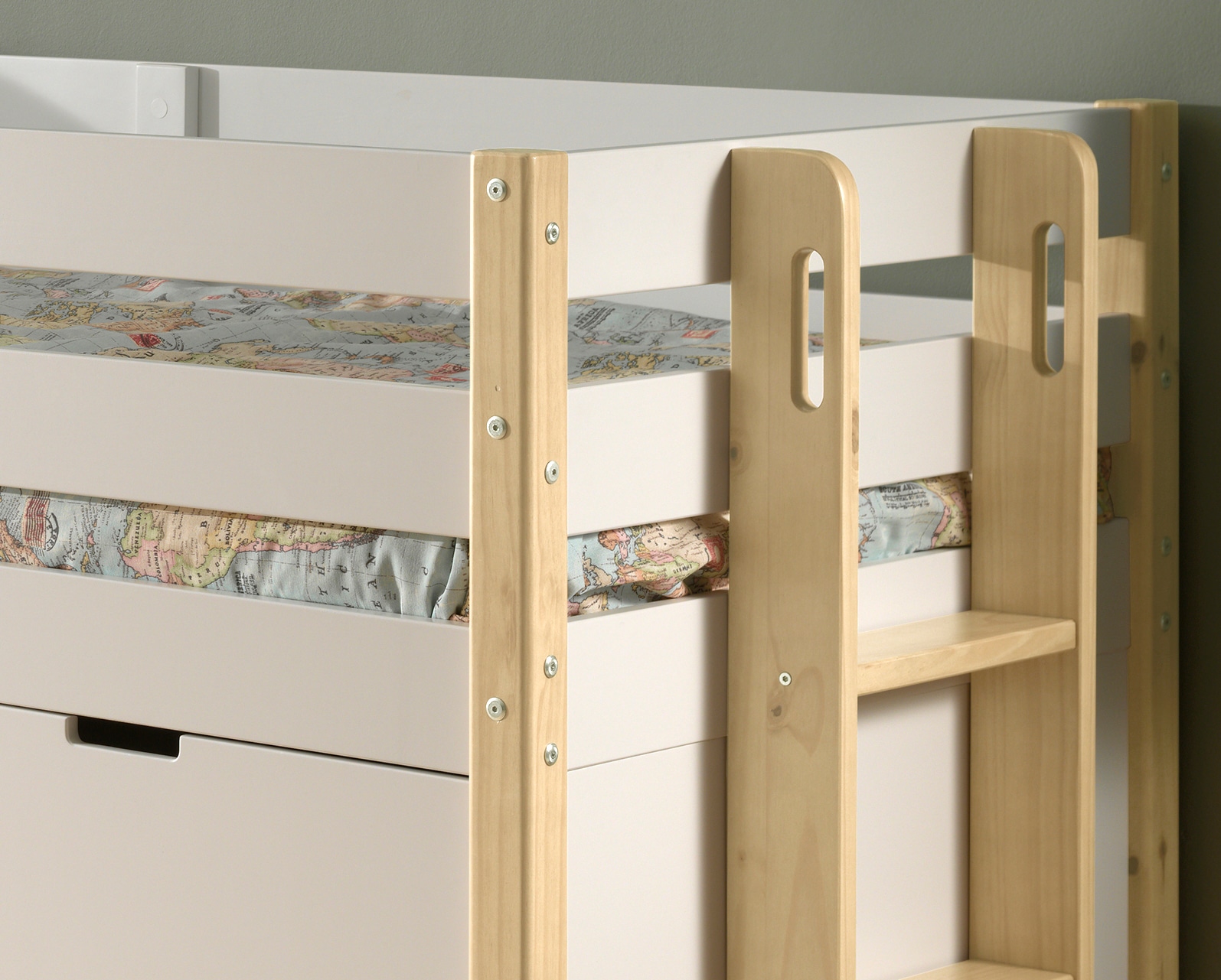 Vipack Hochbett, (Made in Europe), Absturzschutz, Liegefläche 90x200 cm, Rolllattenrost, Ausf. Weiß/Natur