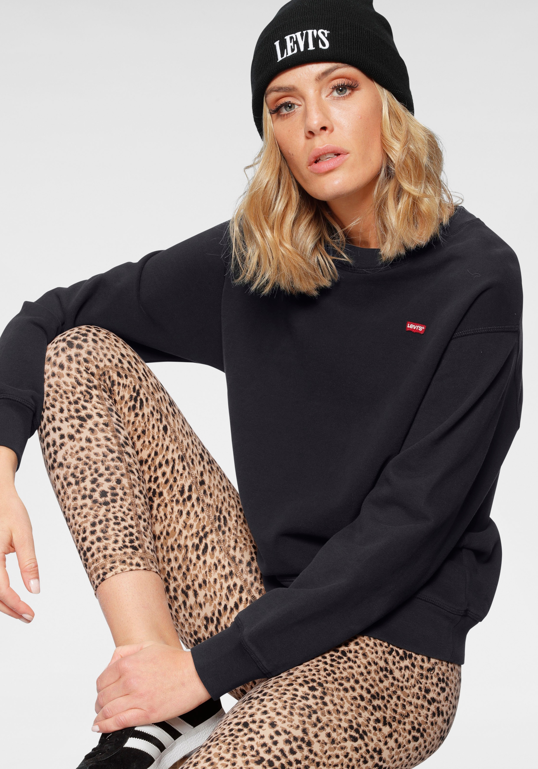 Levi's® Sweatshirt »Standard Crew«, mit kleinem Batwing -Logo kaufen
