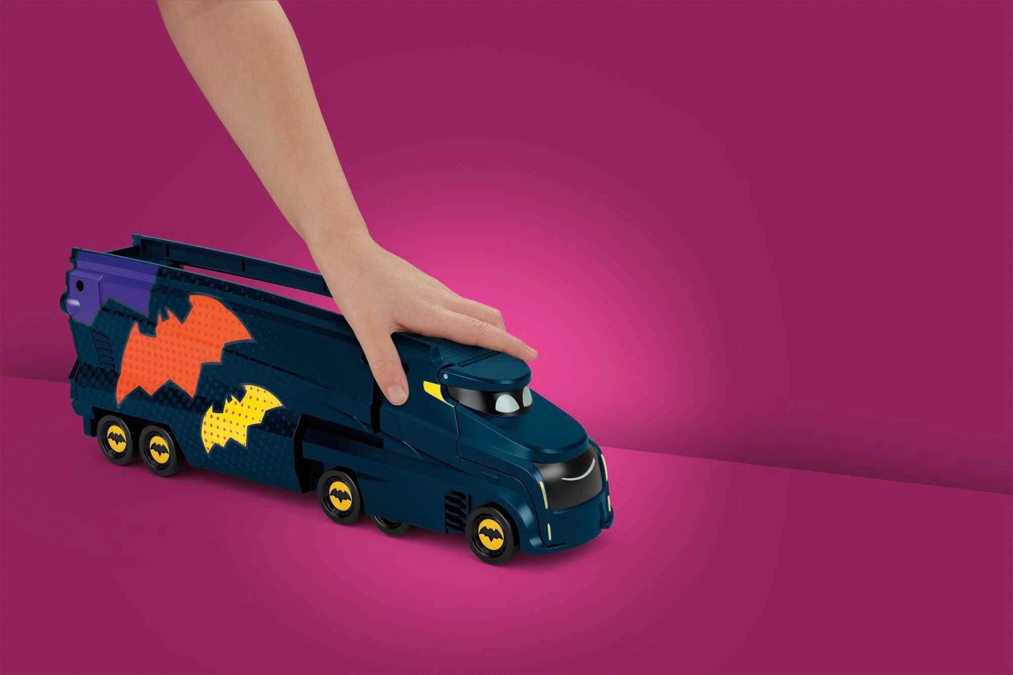 Hot Wheels Spielzeug-Transporter »DC Batwheels Spielzeug-Transporter und Auto«, mit Rampe