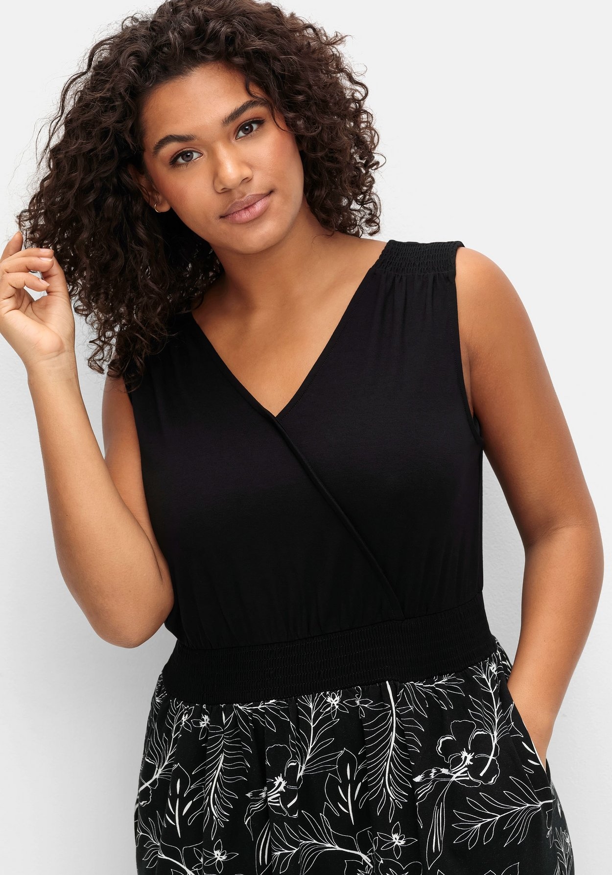 Sheego Jerseykleid »Jerseykleid in Wickeloptik, mit Cut-out hinten«