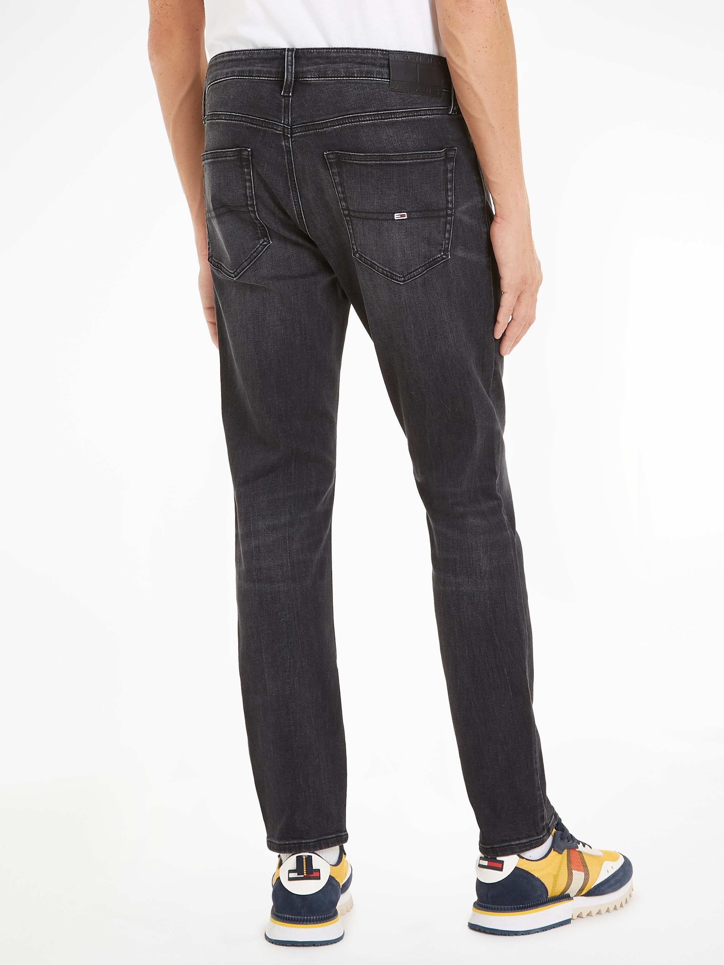 Tommy Jeans Tapered-fit-Jeans »Austim Slim Tapered«, mit Logostickereien