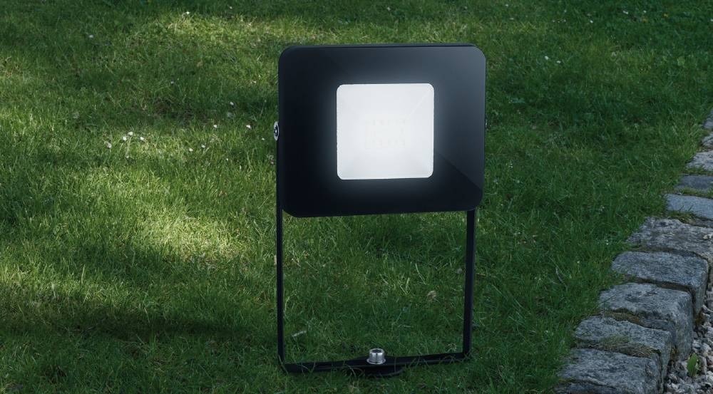 EGLO LED Gartenstrahler »FAEDO 4 Außenstrahler, schwarz, inkl. Erdspieß, IP65, Außenbeleuchtung«, 1 flammig, Leuchtmittel LED-Board | LED fest integriert, Außenlampe, Fluter, Garten, Terasse, Alu, verstellbar, 31x11,5x3,5cm