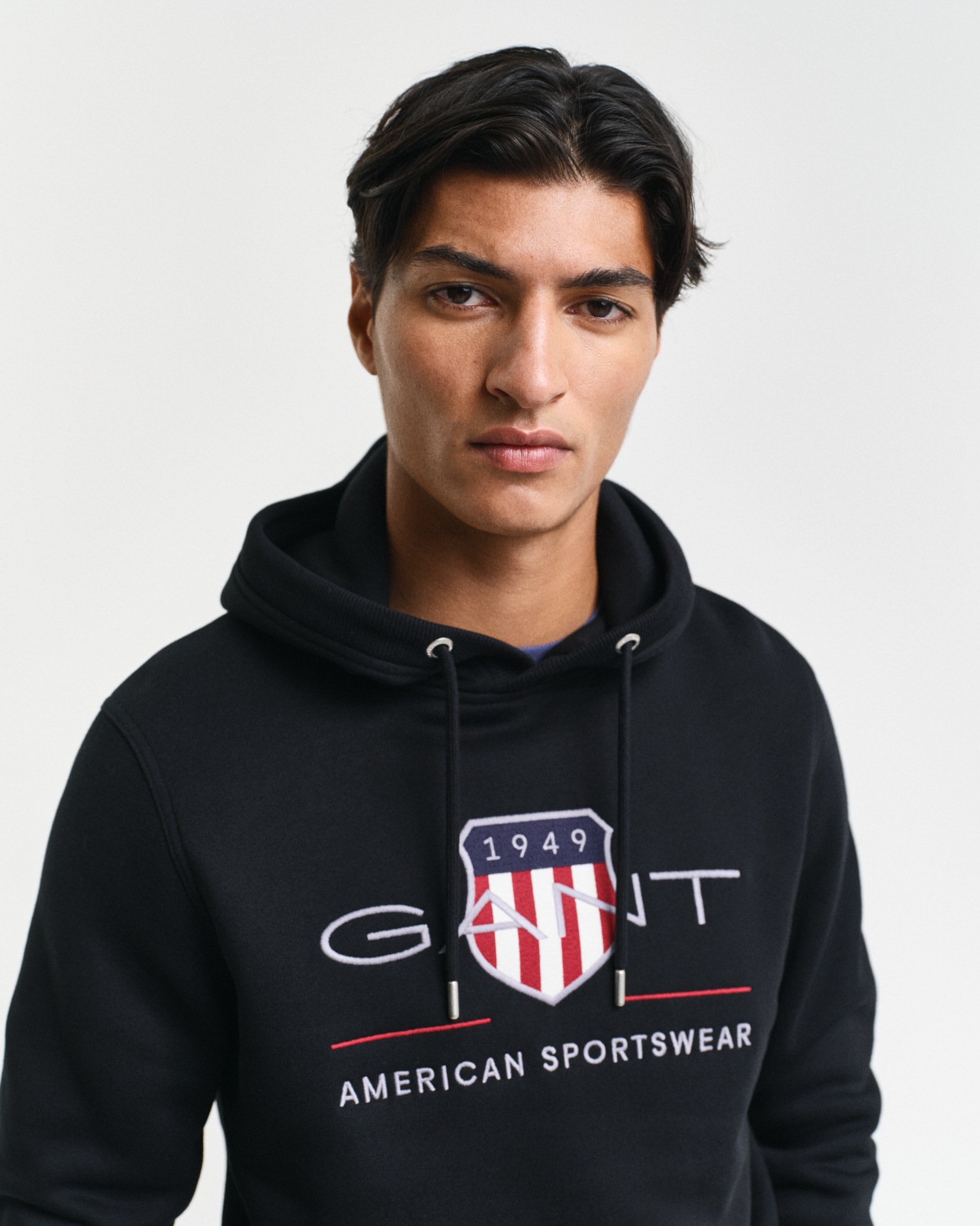 Gant Hoodie »REG ARCHIVE SHIELD HOODIE«, mit modischer Logostickerei auf der Brust
