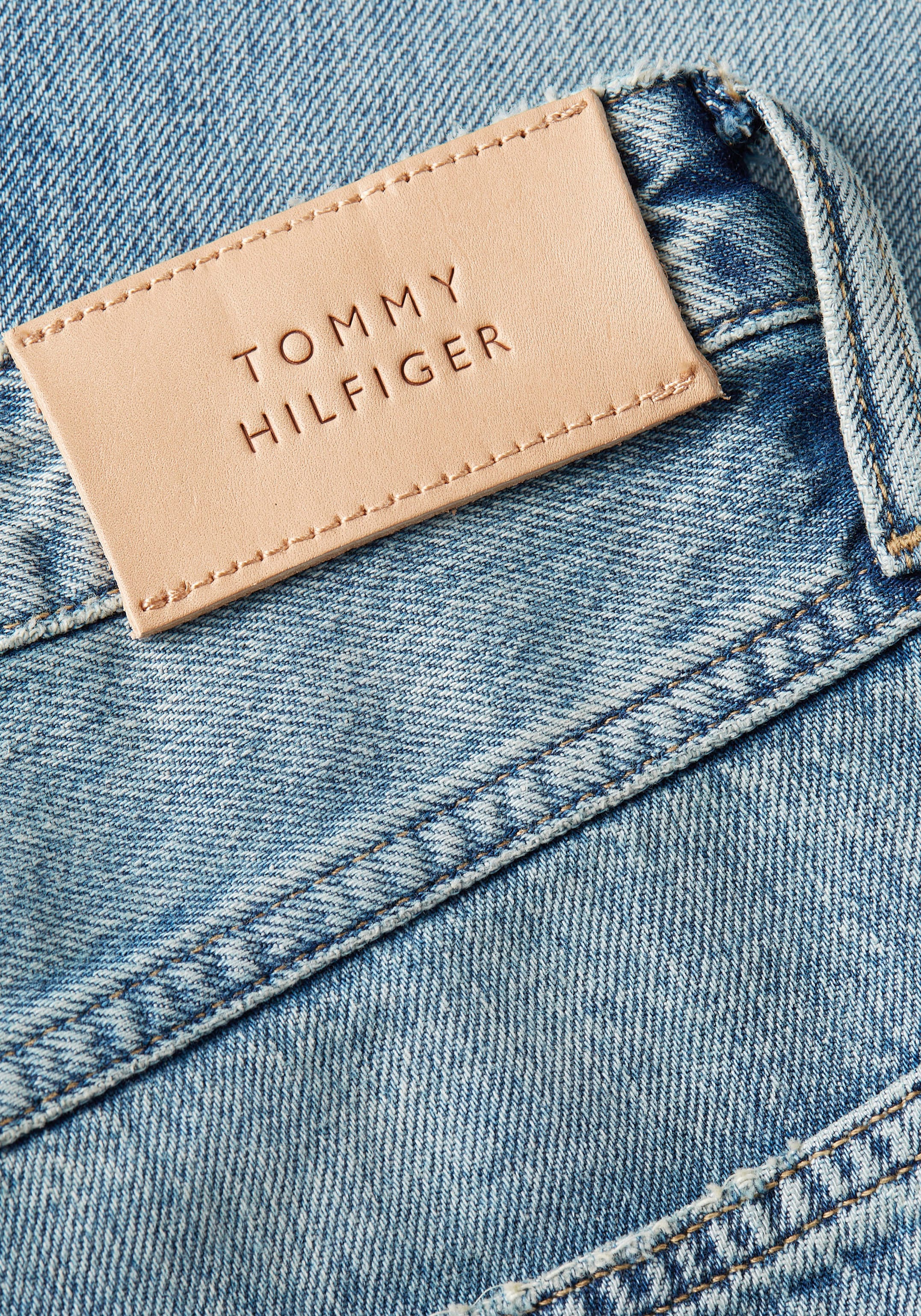 online A HW STRAIGHT bei Tommy Logostickerei mit »CLASSIC Straight-Jeans WRN«, UNIVERSAL MIO Hilfiger