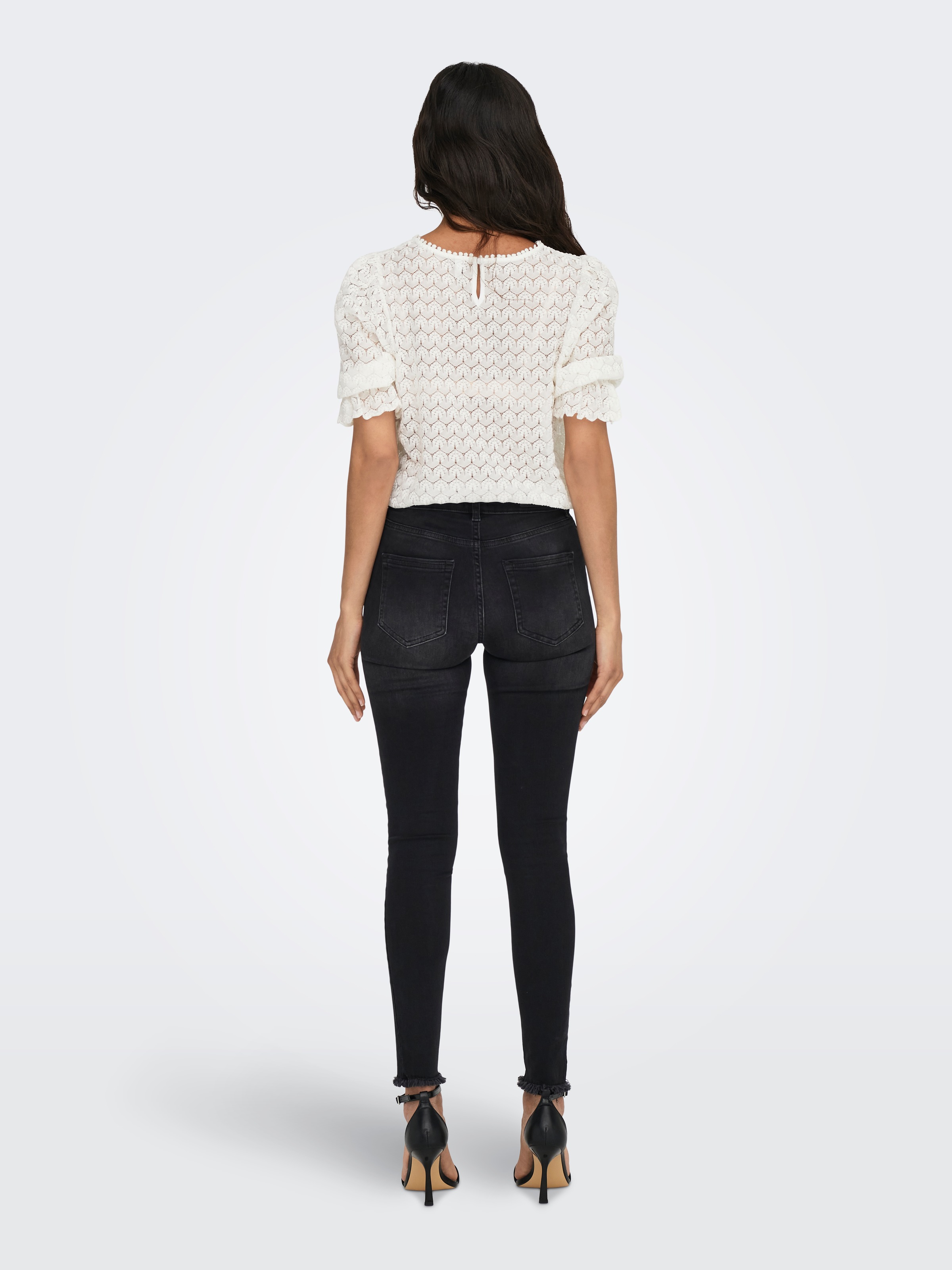 ONLY Ankle-Jeans »ONLBLUSH MID SK ANK RW REA1099 NOOS«, mit fransigen Säumen
