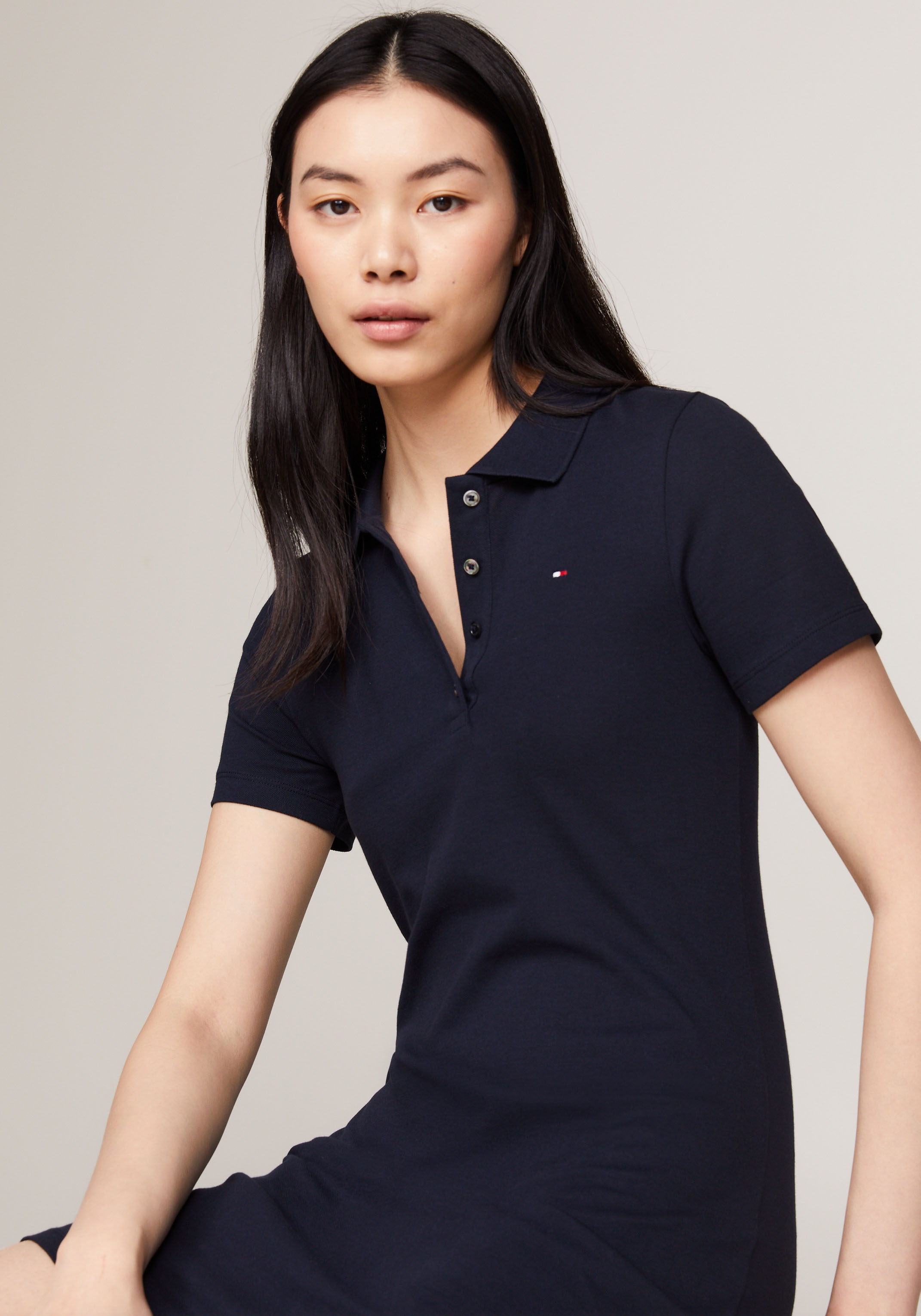 Tommy Hilfiger Polokleid »1985 SLIM PIQUE POLO DRESS SS«, Mit Knopfleiste und Logo Stickerei