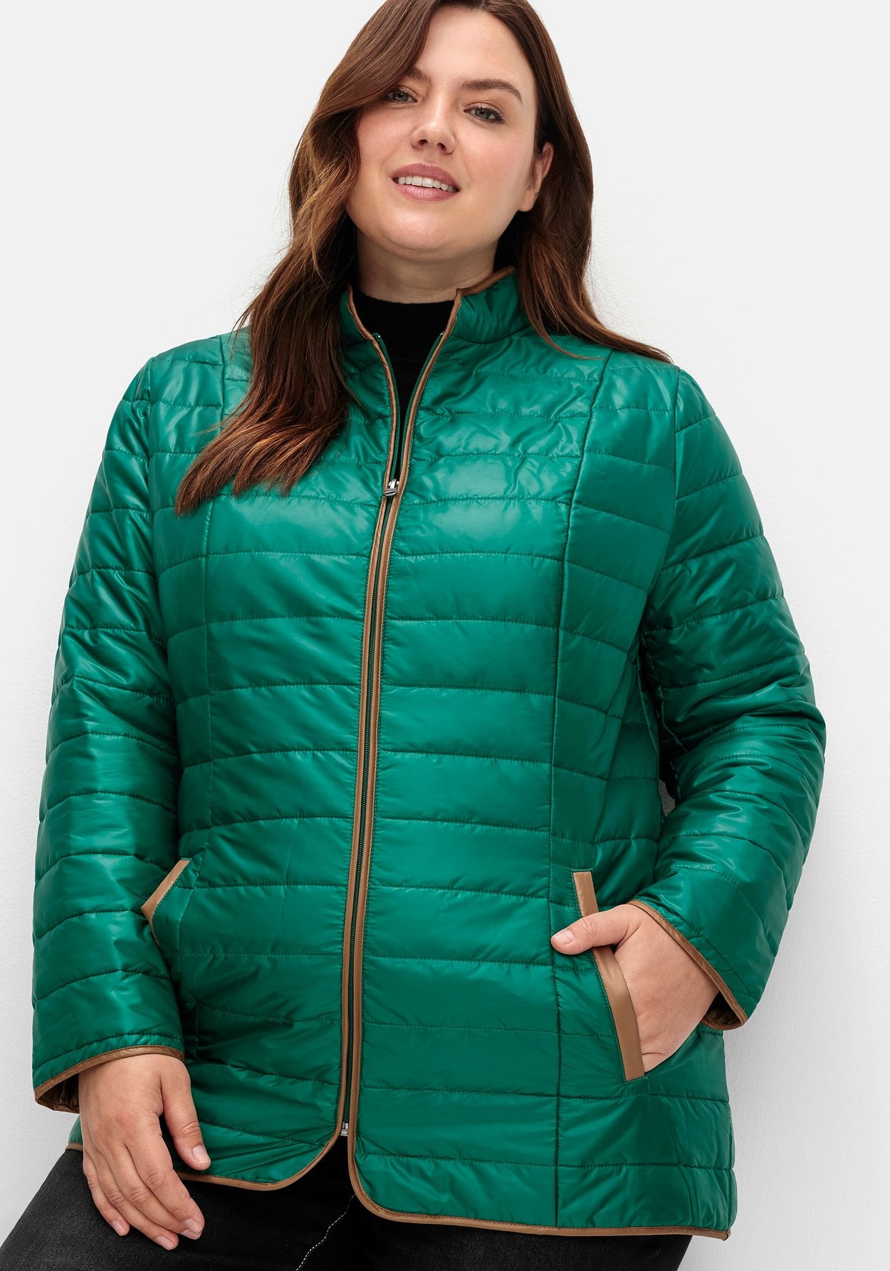 Sheego Steppjacke »Steppjacke mit Stehkragen und Kontrastdetails«, ohne Kapuze, mit Stehkragen und Kontrastdetails