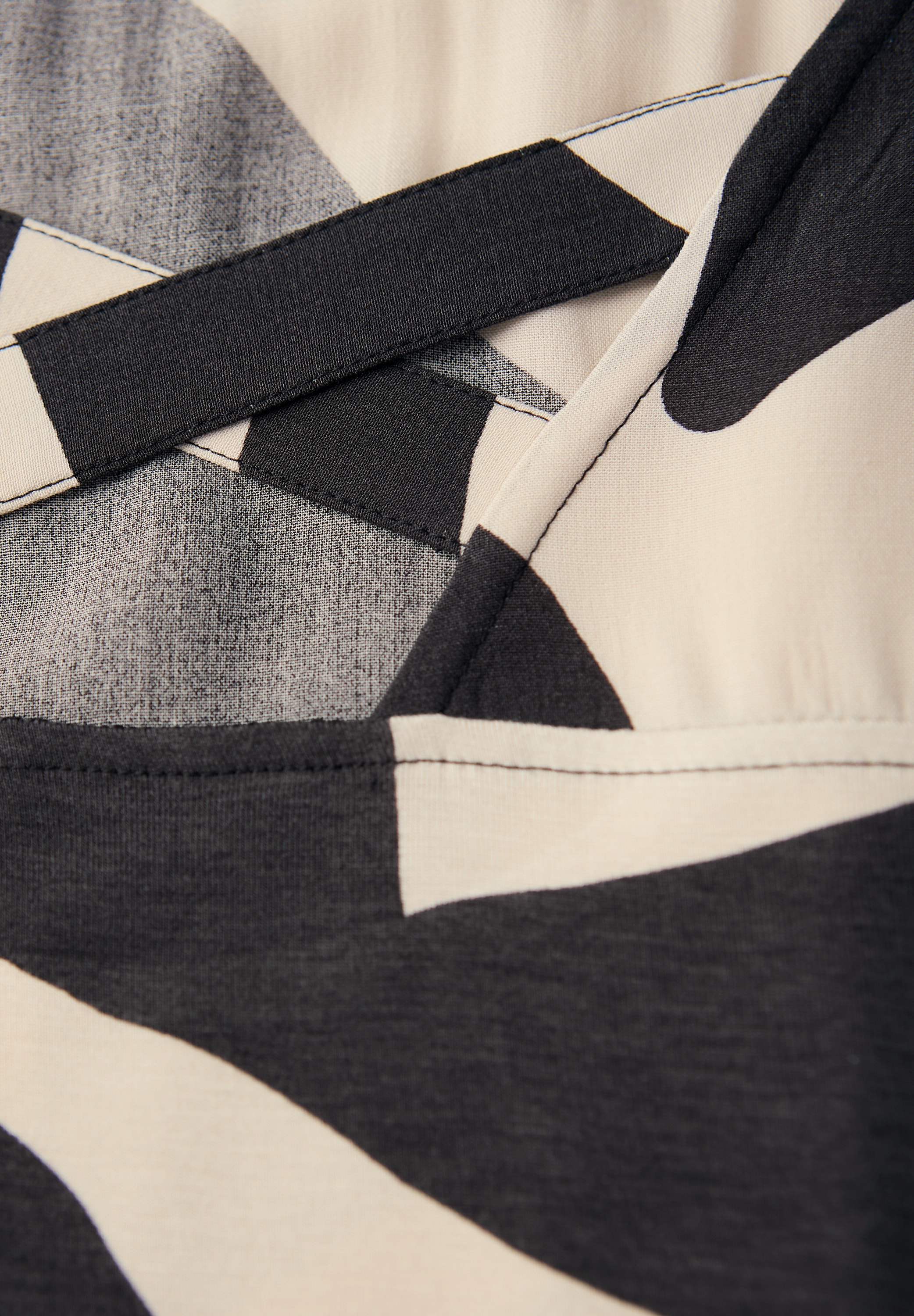 STREET ONE Print-Shirt, mit Bänder-Detail am Rücken und grafischem Muster