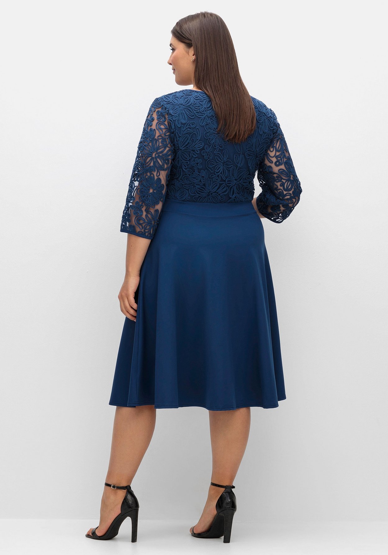 Sheego Abendkleid »Cocktailkleid mit Zierbortenstickerei am Oberteil«