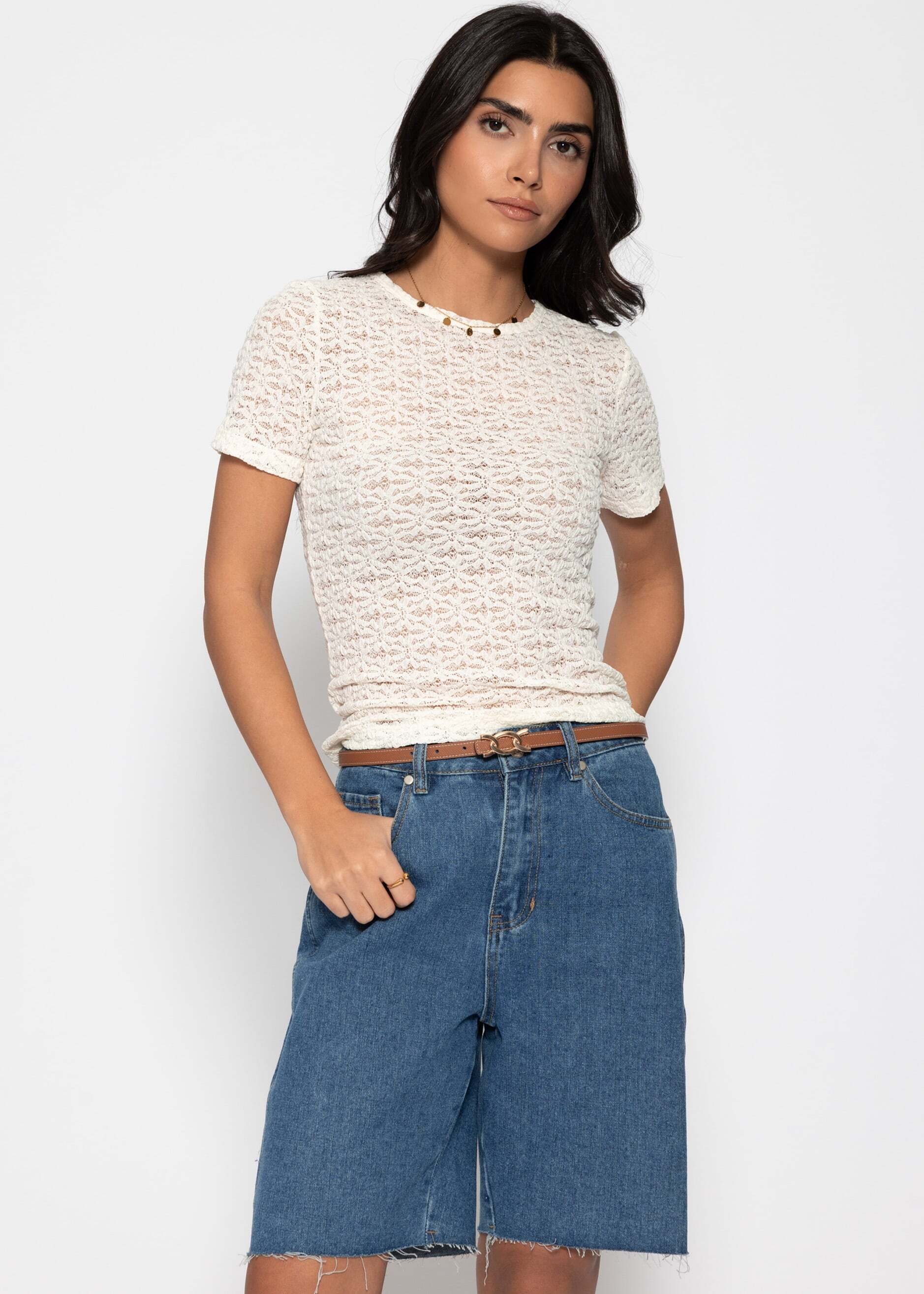 SASSYCLASSY T-Shirt »T-Shirt aus floraler Spitze« Feminines Top in leicht transparenter Struktur und Rundhalsausschnitt