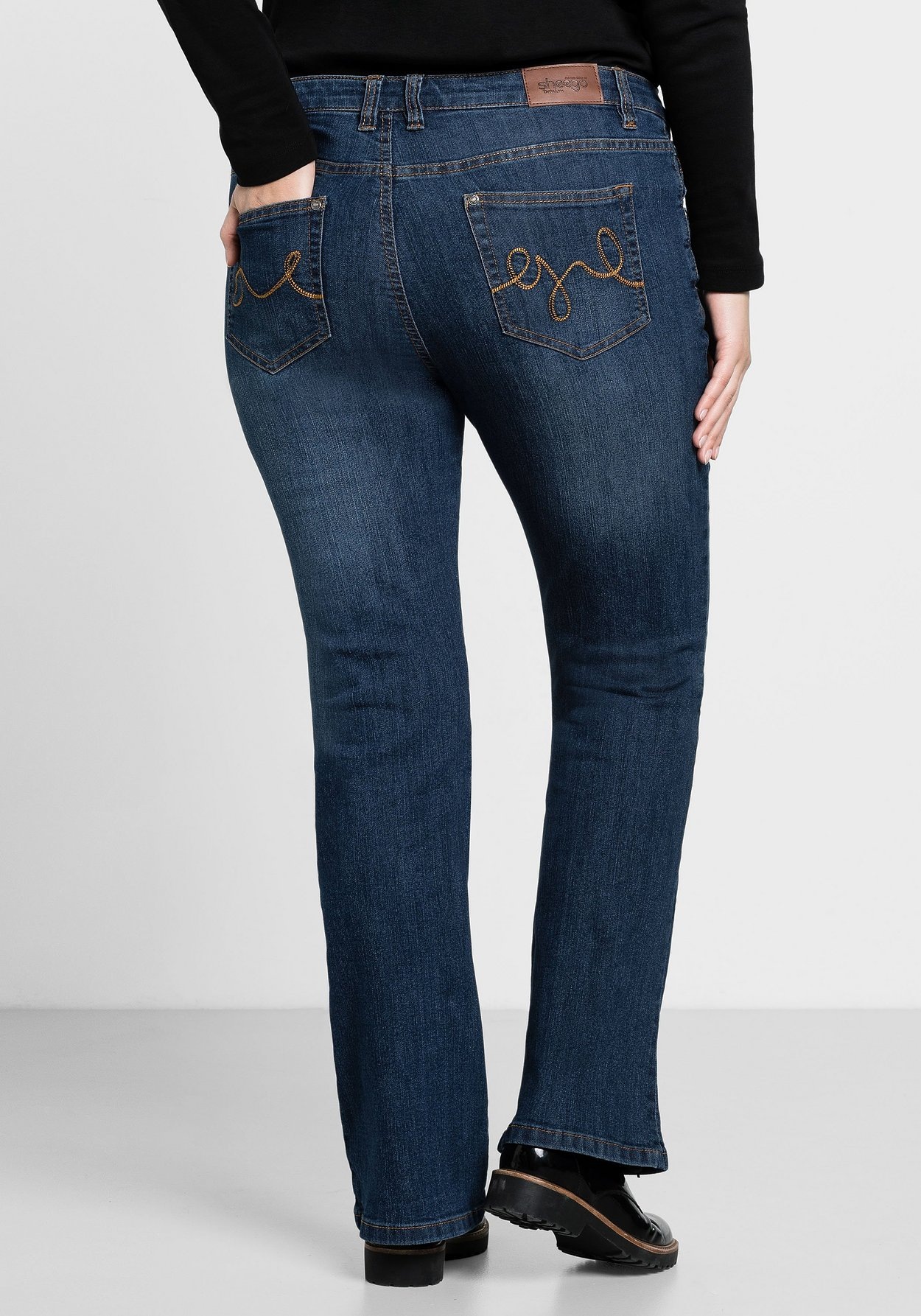 Sheego Bootcut-Jeans »Jeans in 5-Pocket-Form, mit Used-Effekten«