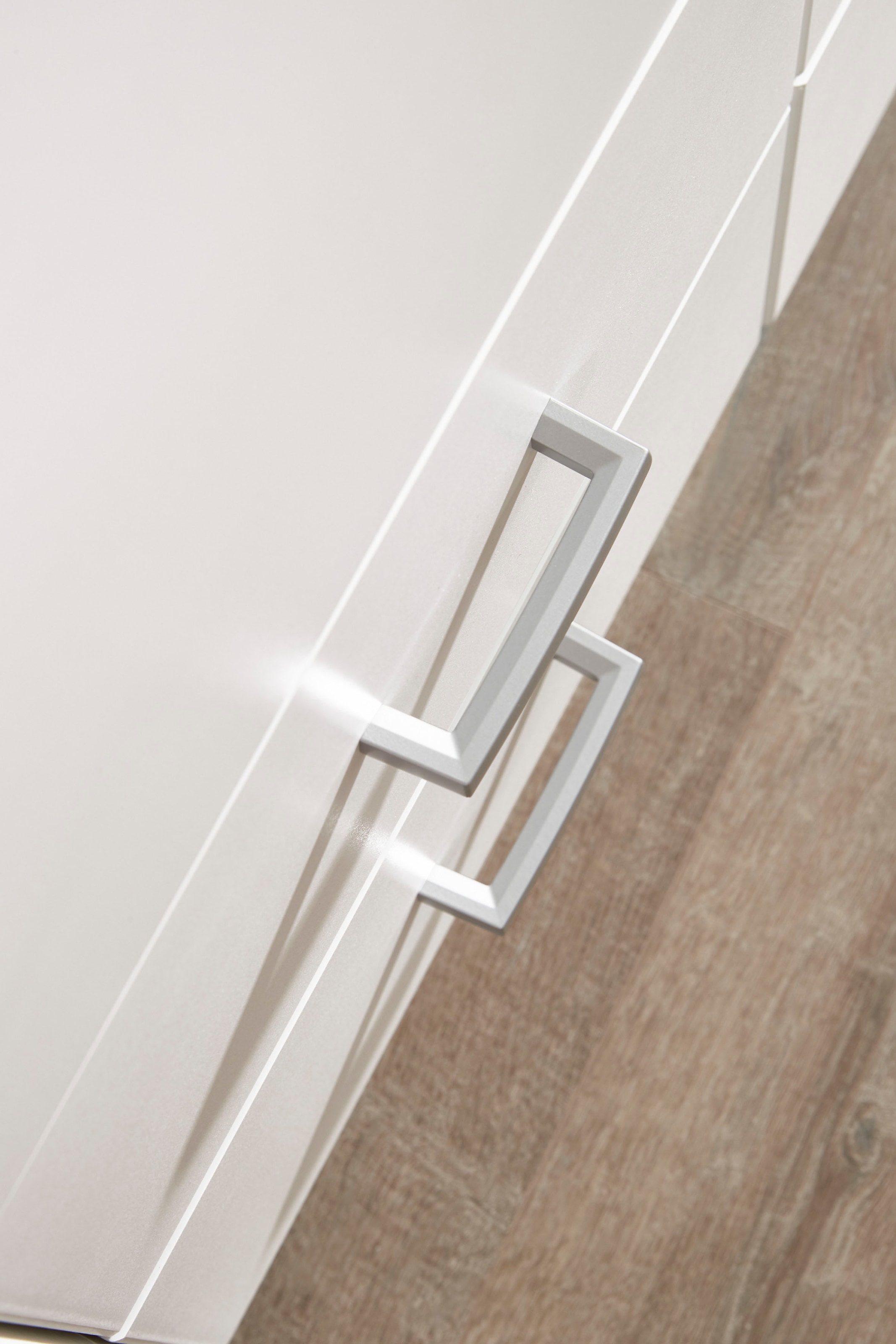 rauch Kleiderschrank »Schrank Garderobe Ankleide GAMMA Breiten 91/136/181/226/271/315/360 cm« in 3 Ausstattungen BASIC/CLASSIC/PREMIUM (inkl. SOFT-CLOSE-Funktion),  verschiedene Griff-Varianten, mit Spiegel TOPSELLER MADE IN GERMANY