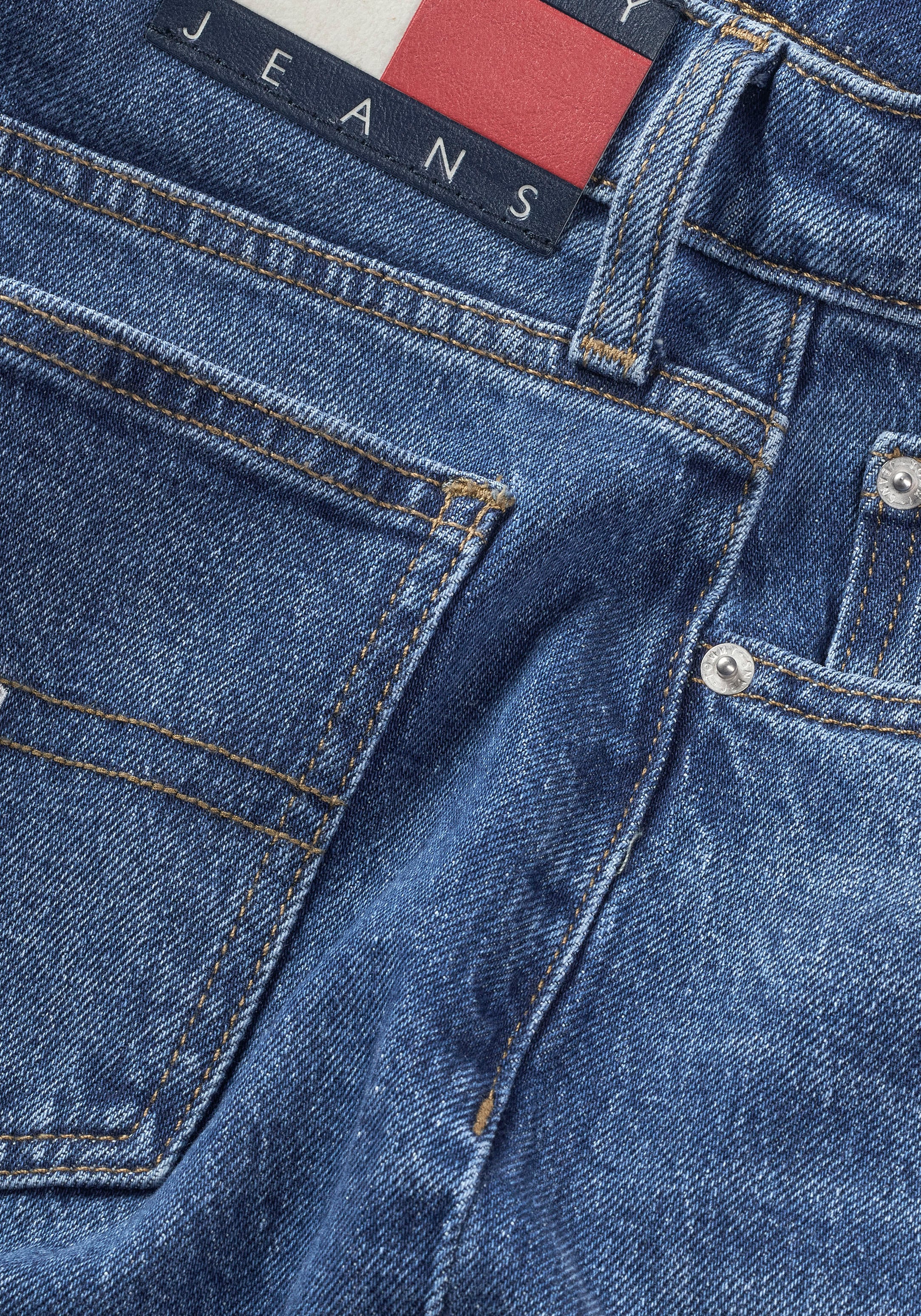 Tommy Jeans Slim-fit-Jeans »Tommy Jeans - Damenjeans IZZIE - High Waist - Slim Fit- Ankle«, Figurbetonte, knöchellange Jeans mit Tommy Jeans Logo-Badge