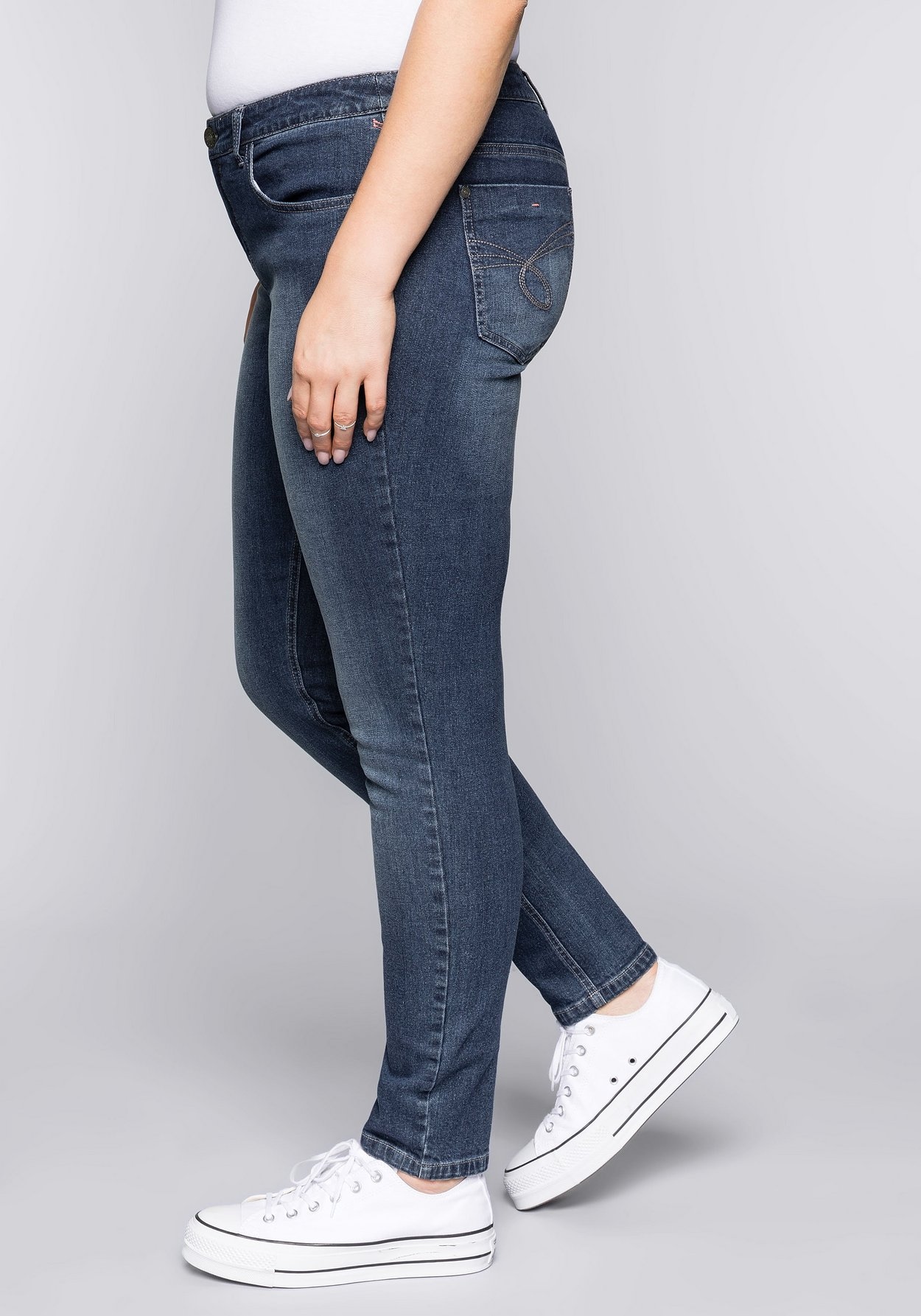 Sheego Stretch-Jeans »Jeans in schmaler Form«, in schmaler Form