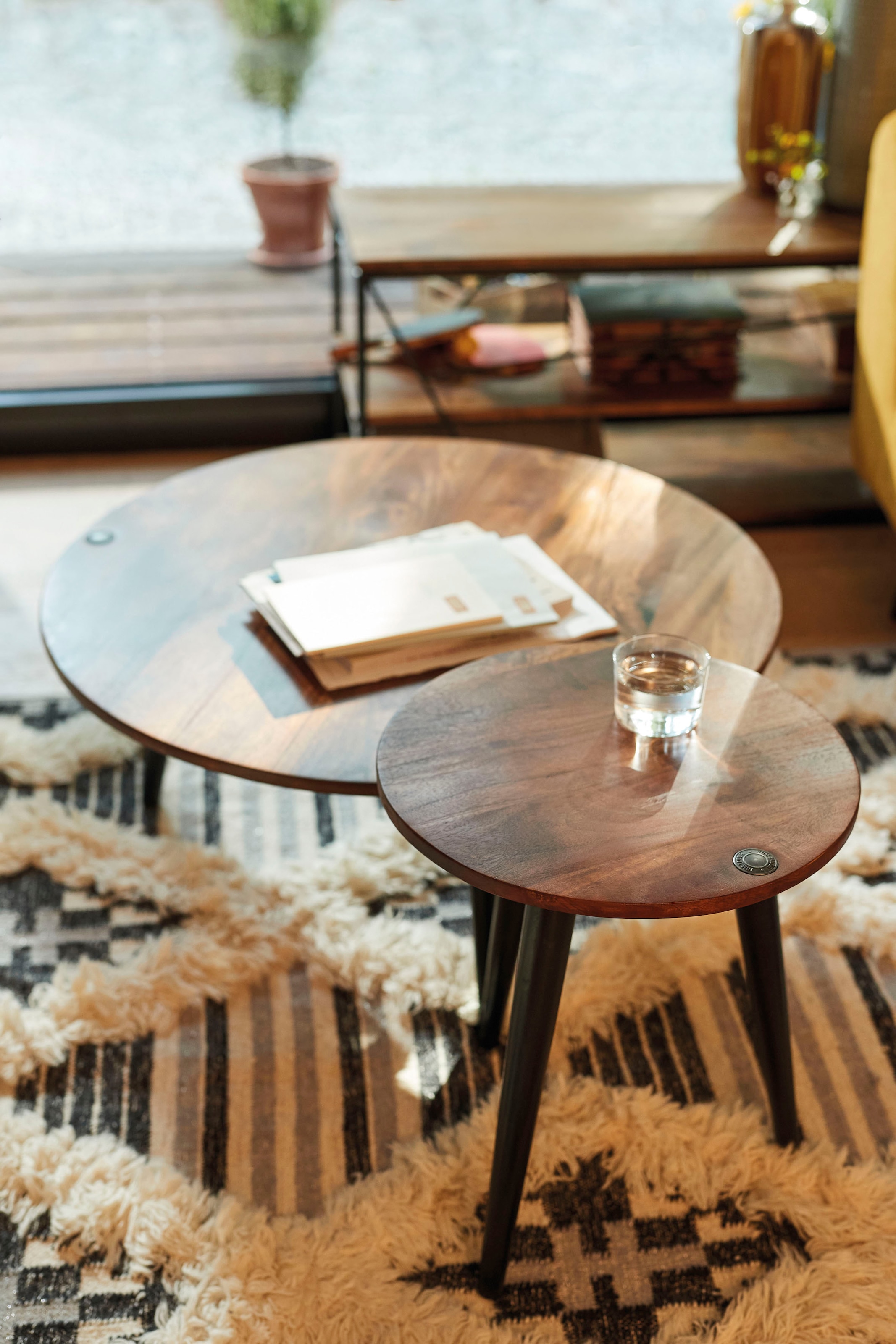 TOM TAILOR HOME Beistelltisch »T-WOOD TABLE MEDIUM«, Beistelltisch mit Knopfdetail, dunkles Mangoholz und schwarze Beine
