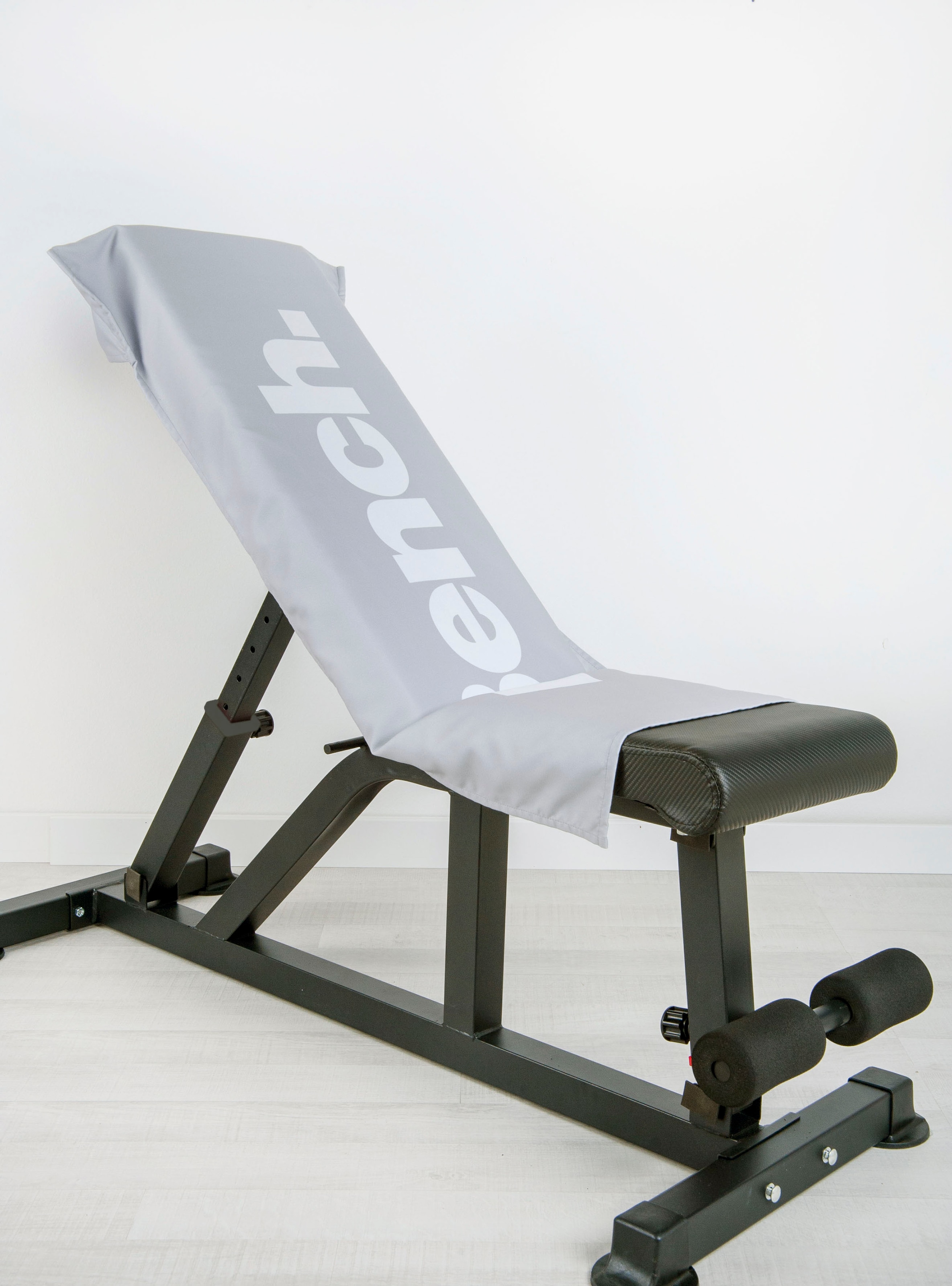 Bench. Sporthandtuch »Bench«, (1 St.), Bench Fitnesstuch / Sports Towel mit Überschlag & Tasche, 50x110 cm