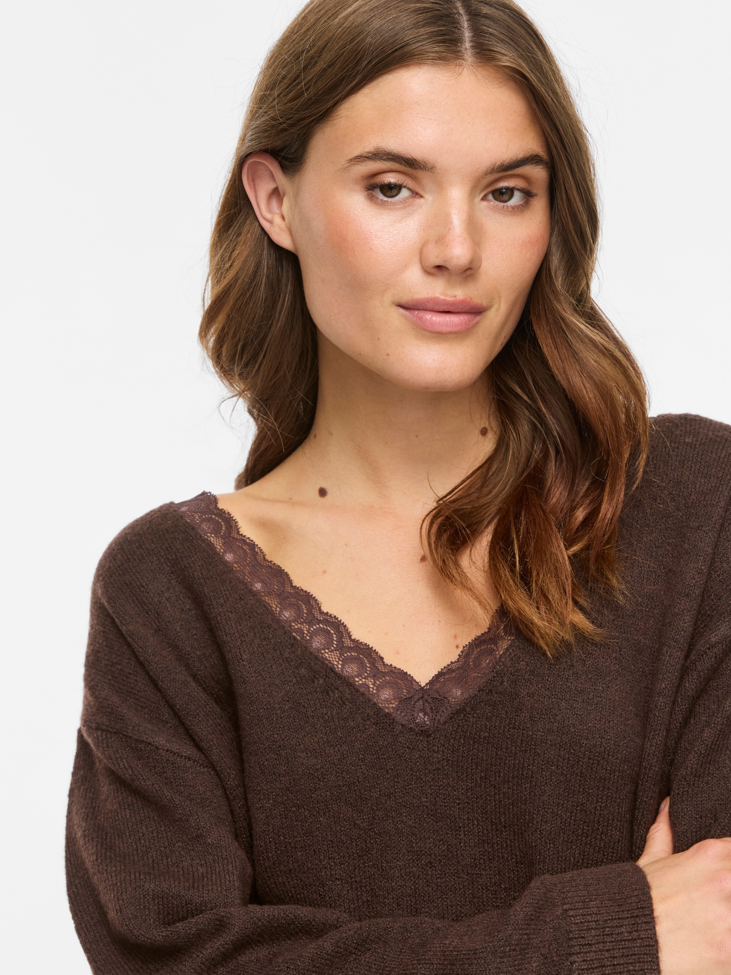 Vila V-Ausschnitt-Pullover »VILIGA L/S V-NECK REV LACE KNIT TOP-NOOS« Materialmix, Spitzen-Detail, regular fit
