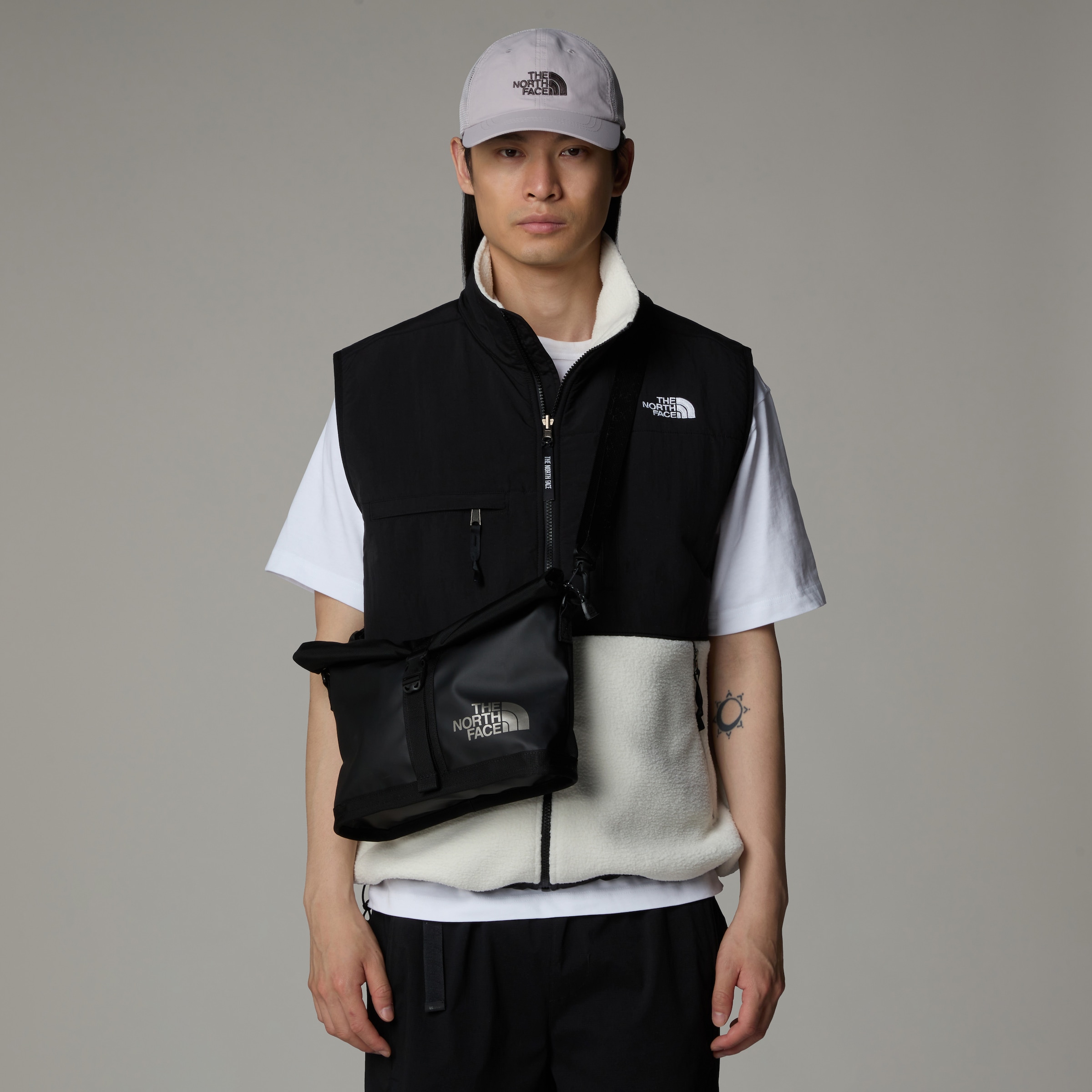 The North Face Umhängetasche »BASE CAMP SHOULDER BAG« mit abnehmbarem Schultergurt, mit Rollverschluss-Hauptfach