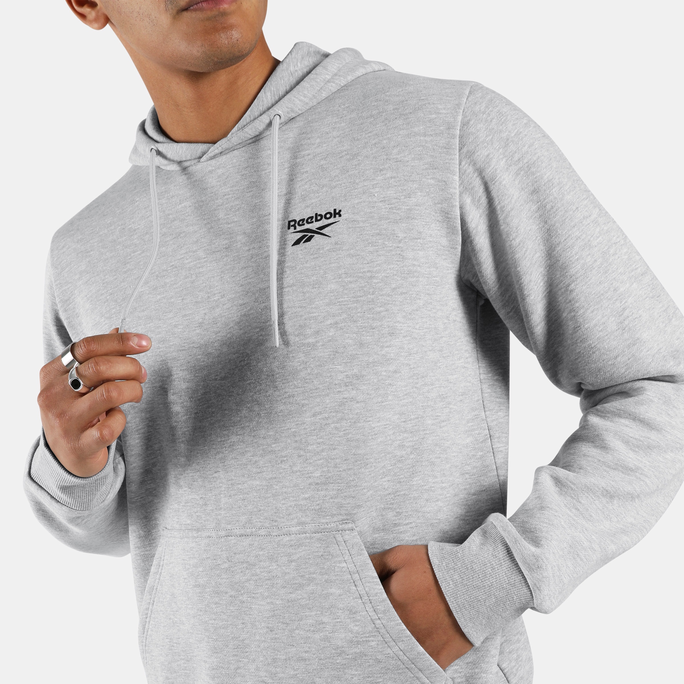 Reebok Kapuzensweatshirt »NOAH SMALL LOGO HOODY«, mit Kapuze, aus Baumwolle und Polyester, in mehreren Größen erhältlich
