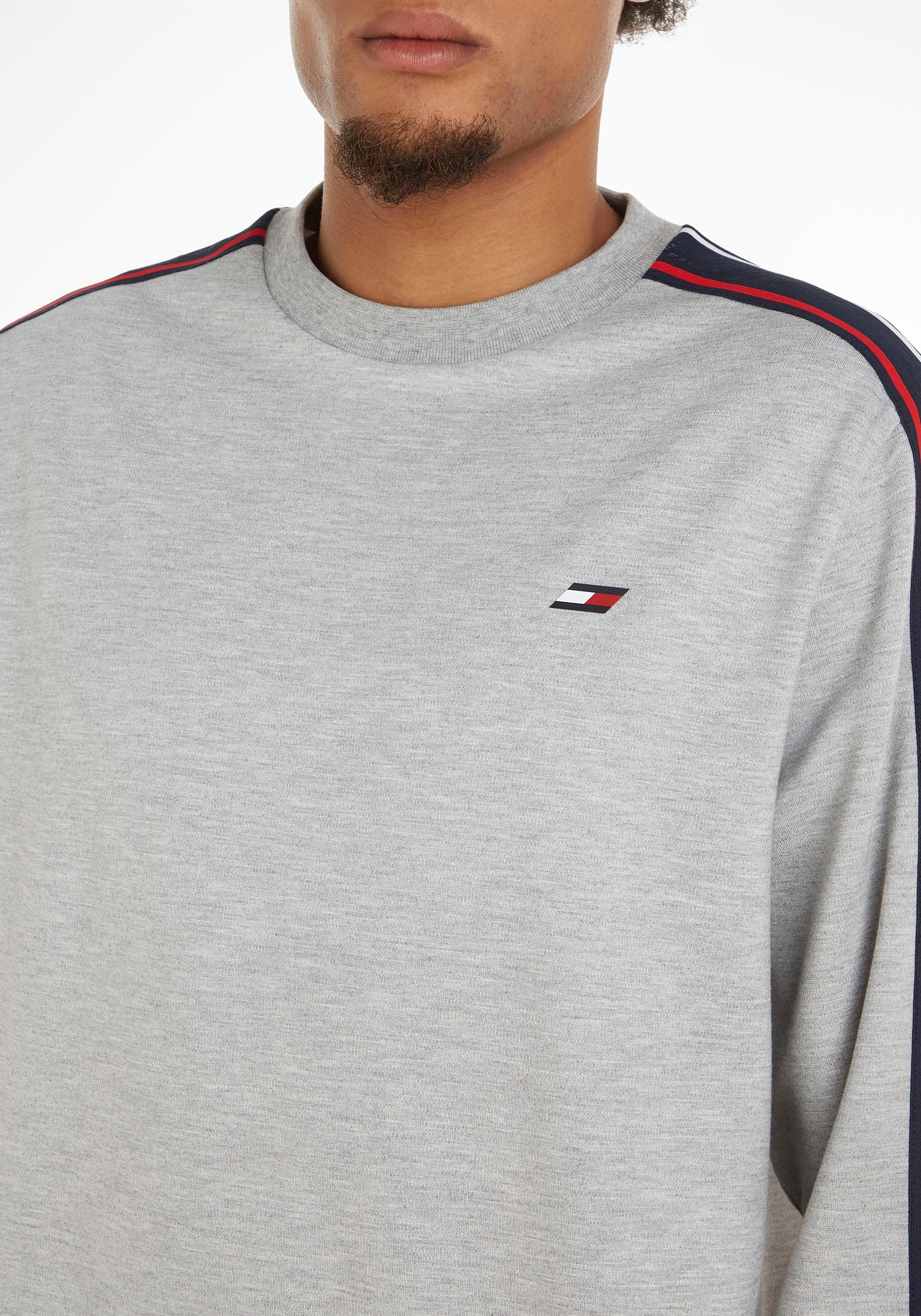 Tommy Hilfiger Sport Sweatshirt »TEXTURED TAPE CREW«, mit Tommy Hilfiger  Logoband über Schultern und Oberarmen bei ♕
