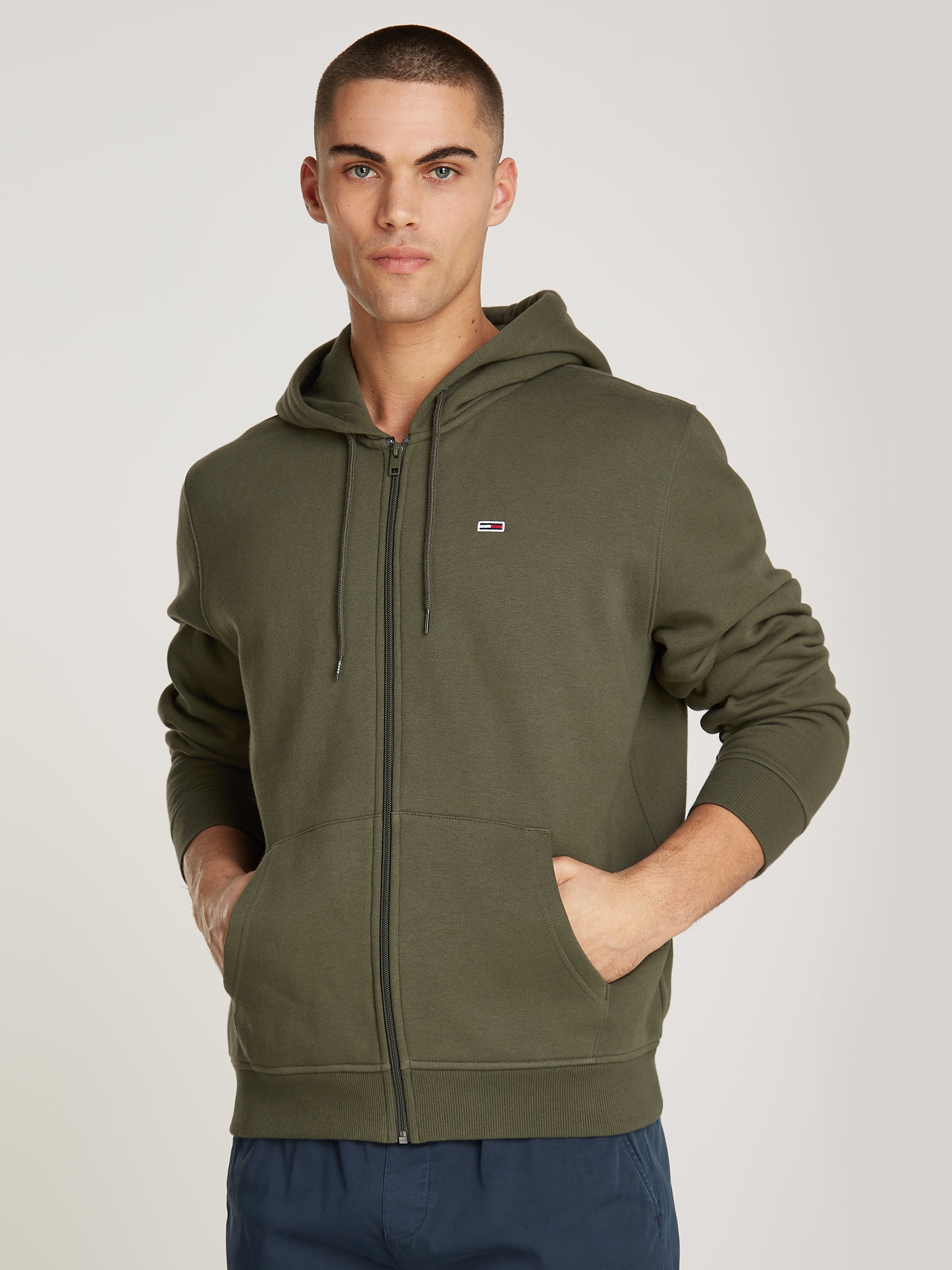 Tommy Jeans Sweatshirt »TJM REG S FLAG ZIP FLEECE THRU«, mit bestickten Markenlogo auf Brusthöhe