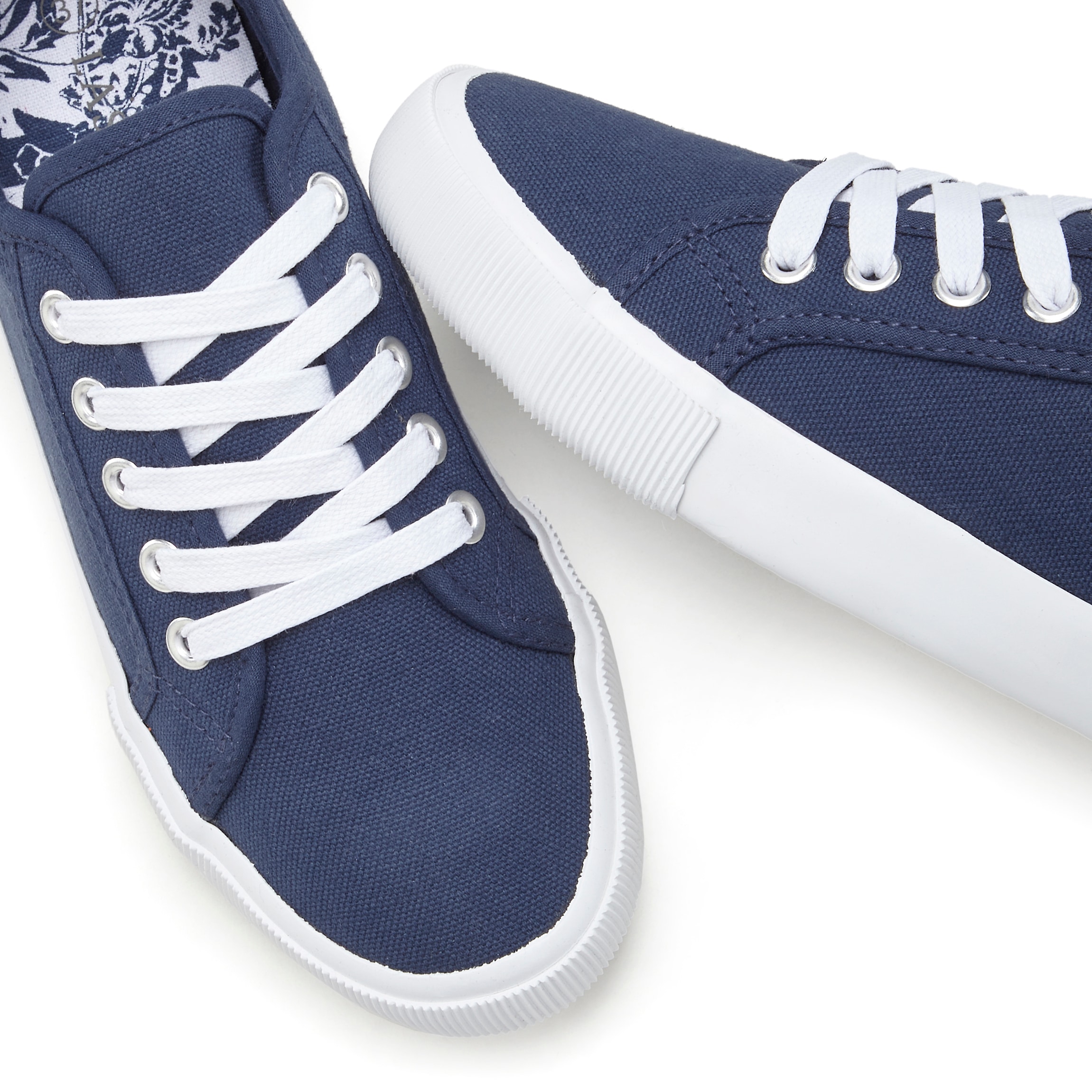 LASCANA Sneaker, aus Textil