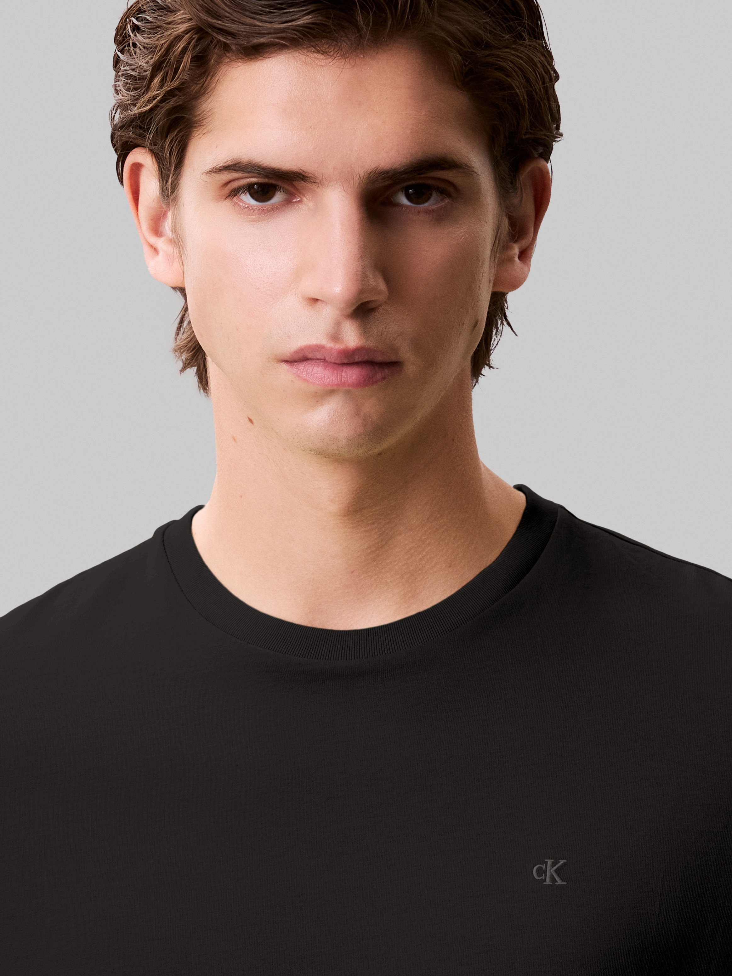 Calvin Klein Jeans T-Shirt »SS SMOOTH CTTN SOLID CREWNK TEE«, mit Logo