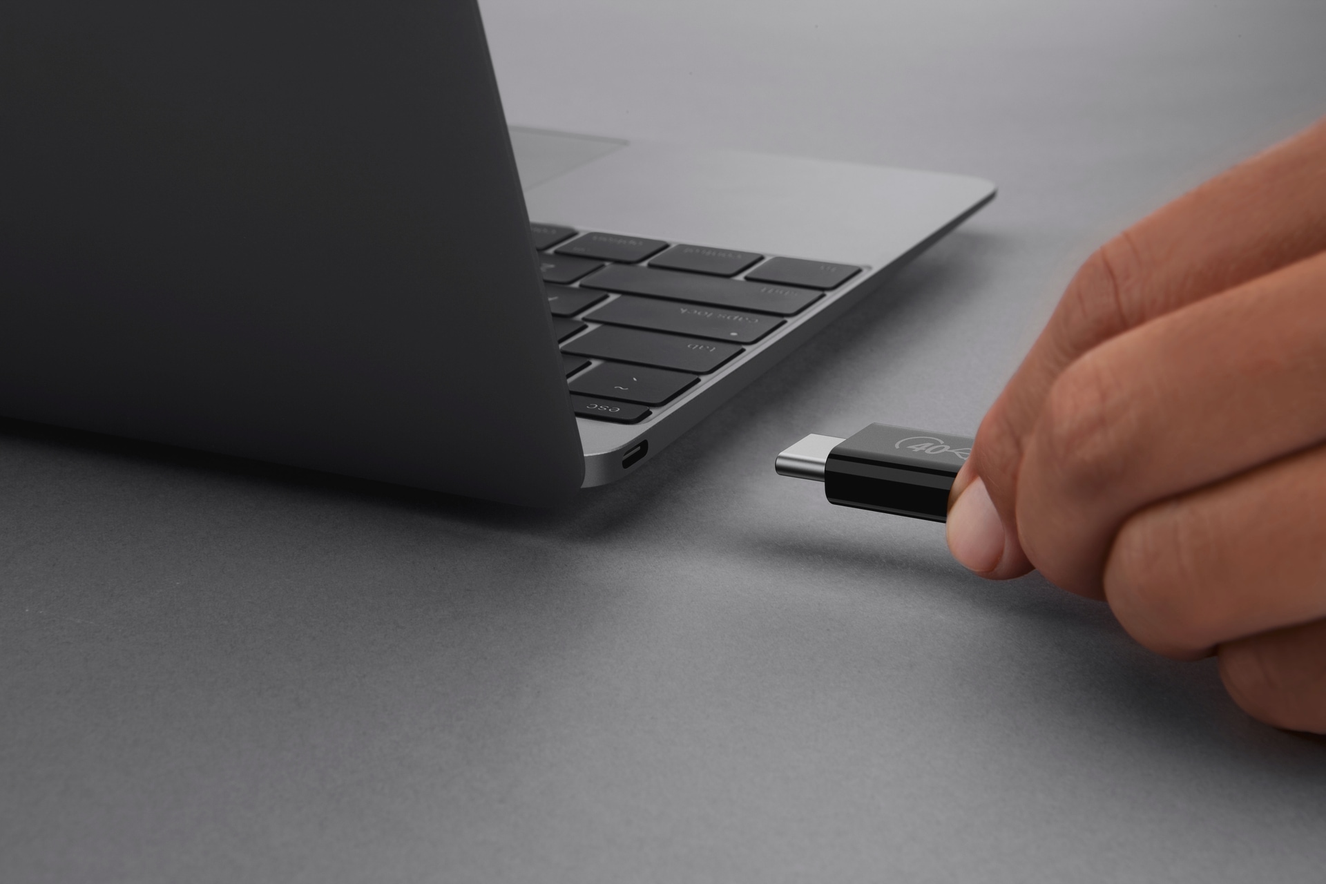 Belkin USB-Kabel »Connect USB4-Kabel« USB-C 80 cm unterstützt Power Delivery und schnelles Laden per „Passthrough“