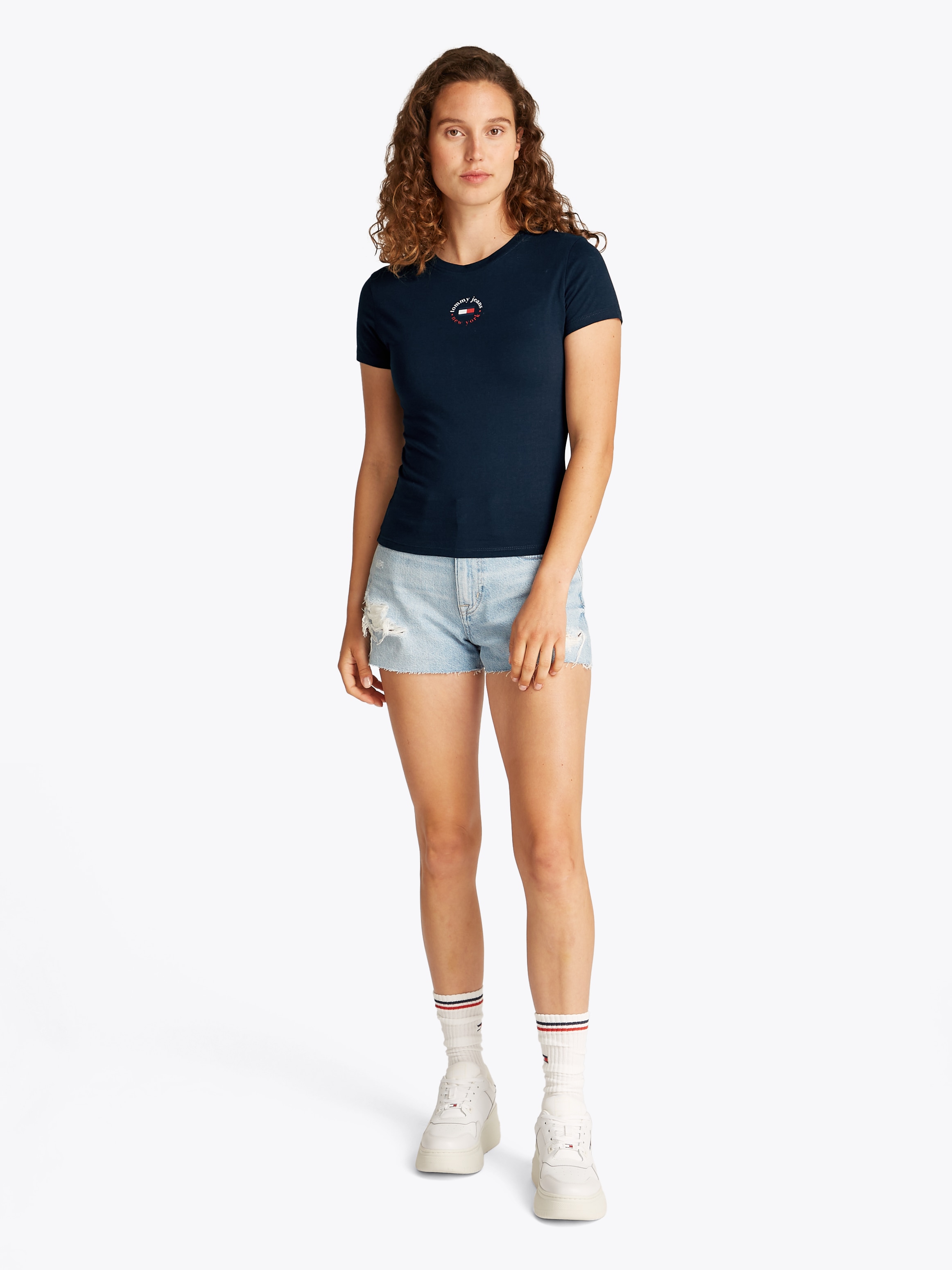 Tommy Jeans T-Shirt »TJW SLIM ESSENTIAL LOGO 2 TEE«, mit Logoschriftzug