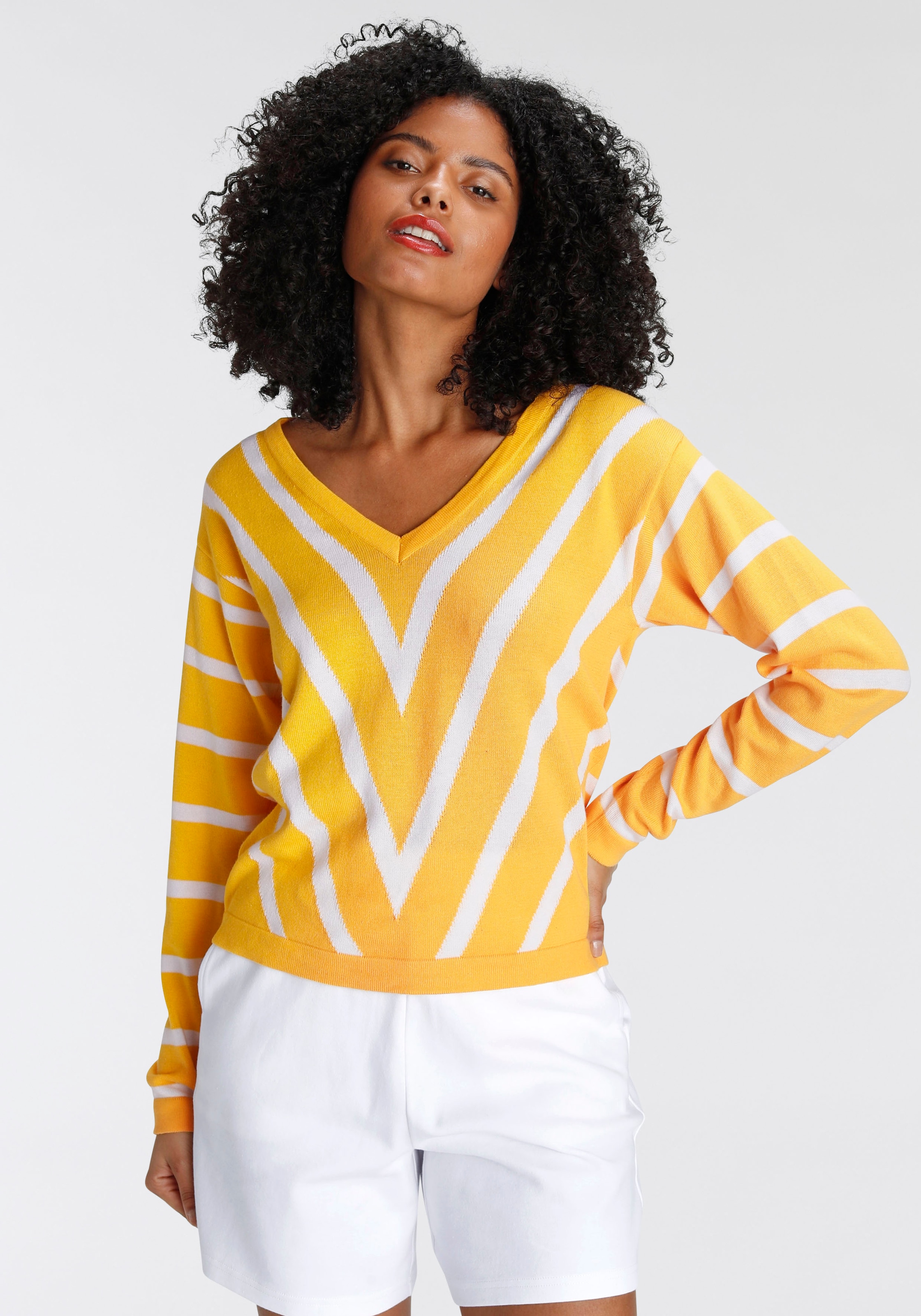 V-Ausschnitt-Pullover, im trendigen Streifen-Design-Mix