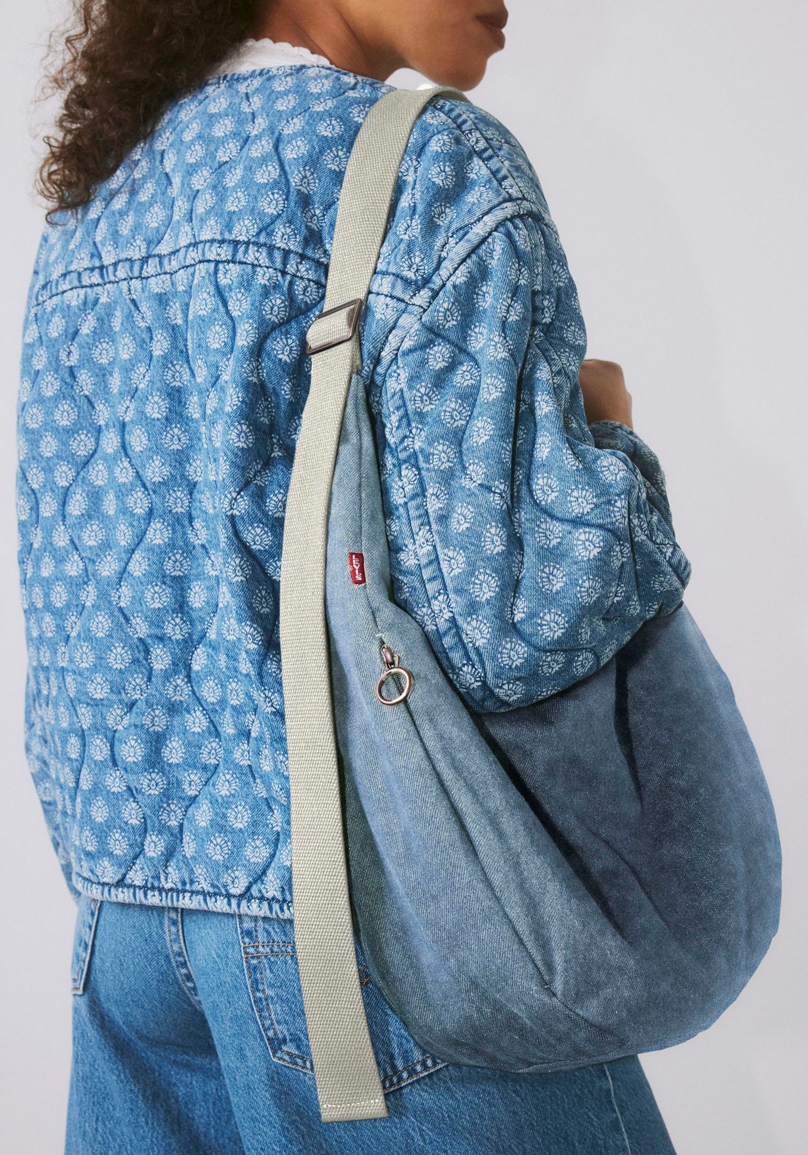 Levi's® Umhängetasche »BROOKLYN MEDIUM SHOULDER BAG« mit Umhängegurt