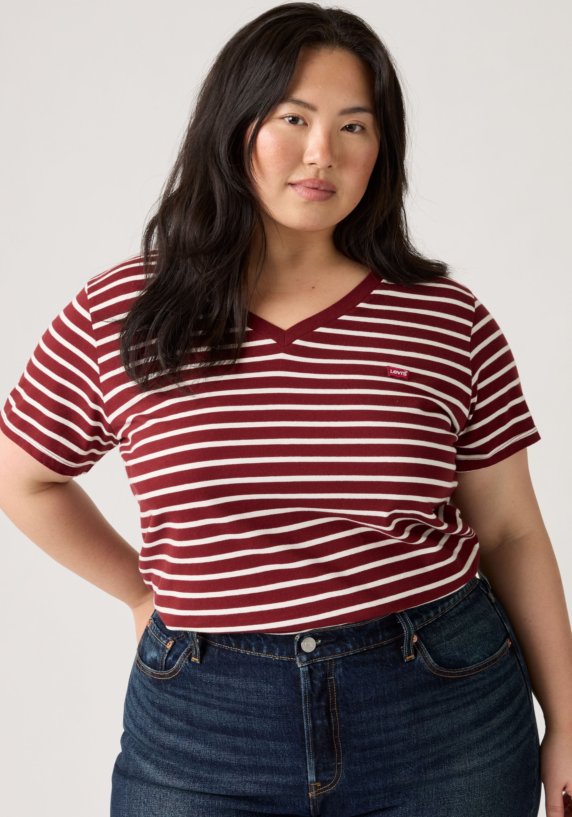 Levi's® Plus Kurzarmshirt »V NECK TEE« Gerade geschnittene Passform