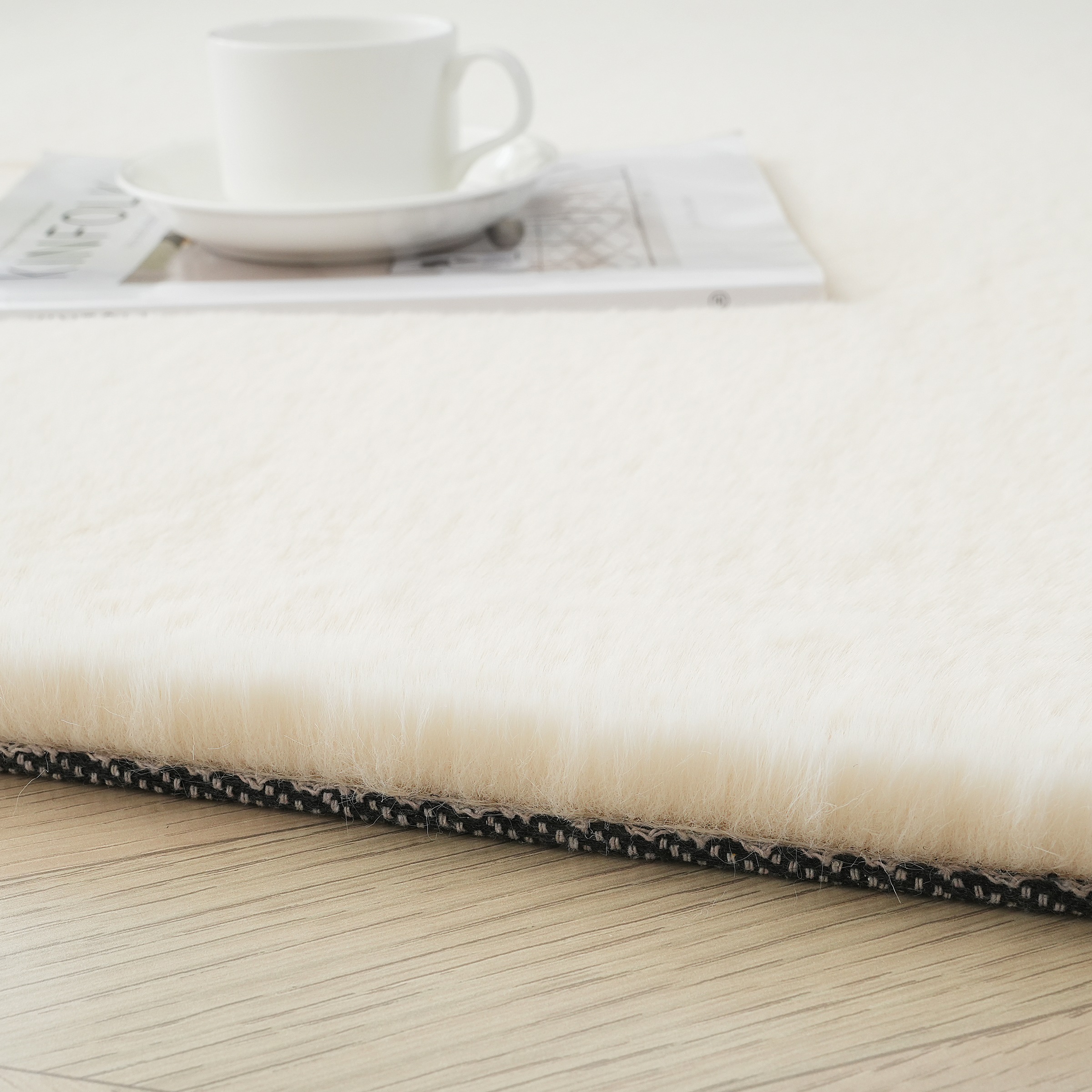 Bruno Banani Fellteppich »Rabbit 2, Kunstfell Teppich, Modern«, rechteckig, 25 mm Höhe, Kaninchenfell-Haptik, sehr weich, Wohnzimmer, Schlafzimmer, Esszimmer