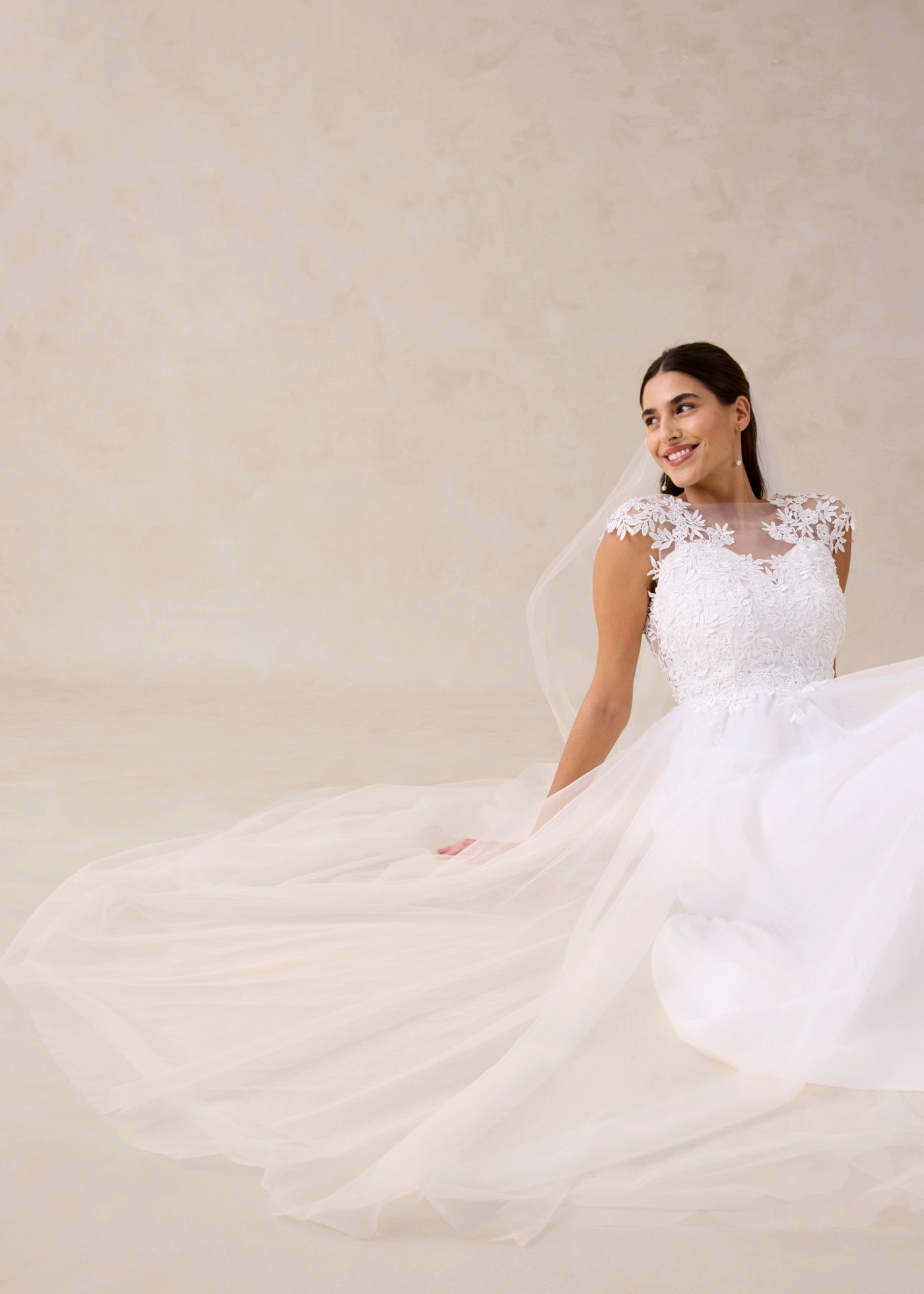 bonprix Brautkleid ausgestellte Passform, aus Tüll mit Spitzenbesatz, Kurzarm-Design
