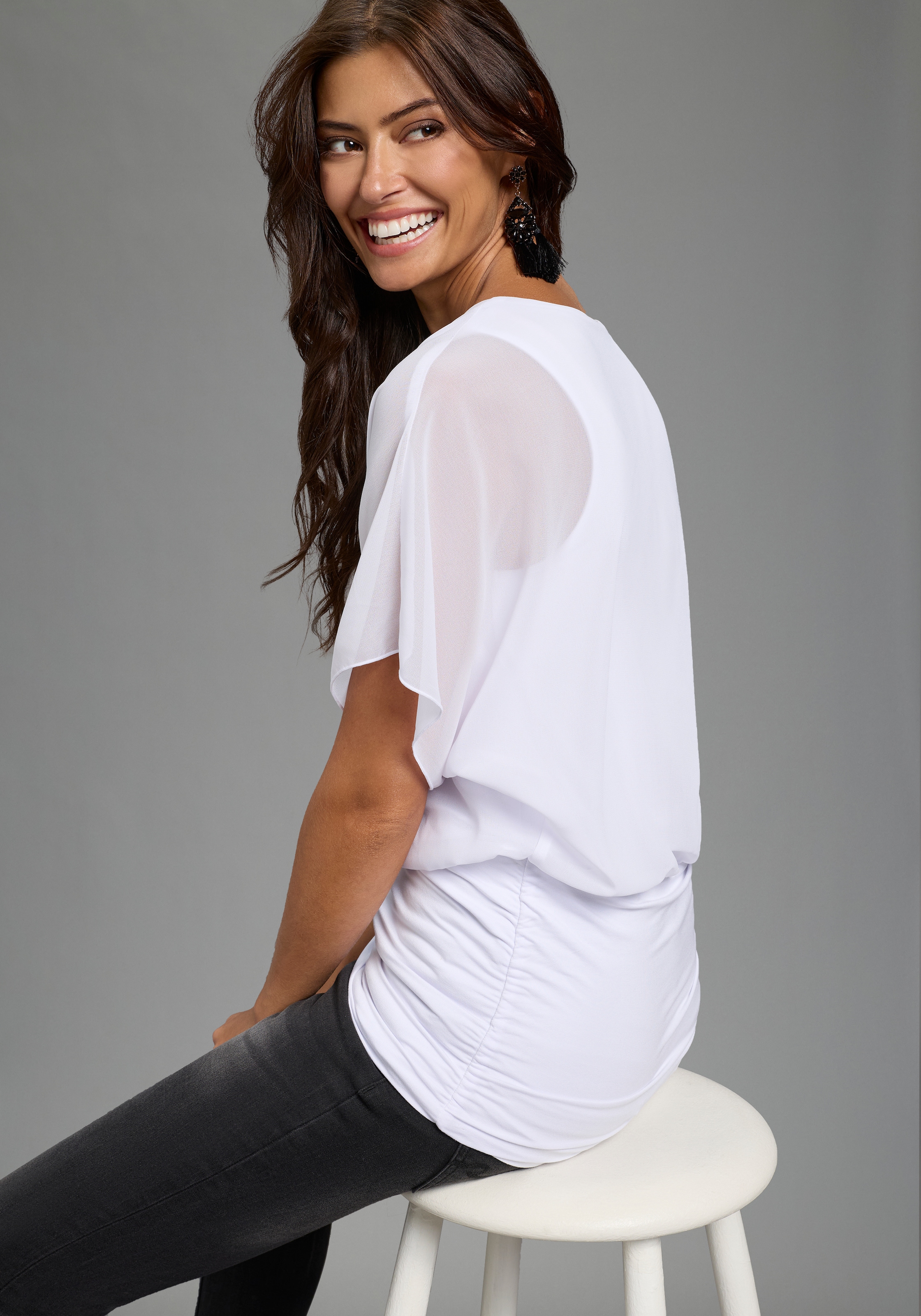 Laura Scott Chiffonbluse figurenbetont, hüftbedeckende Länge, V-Ausschnitt, unifarben