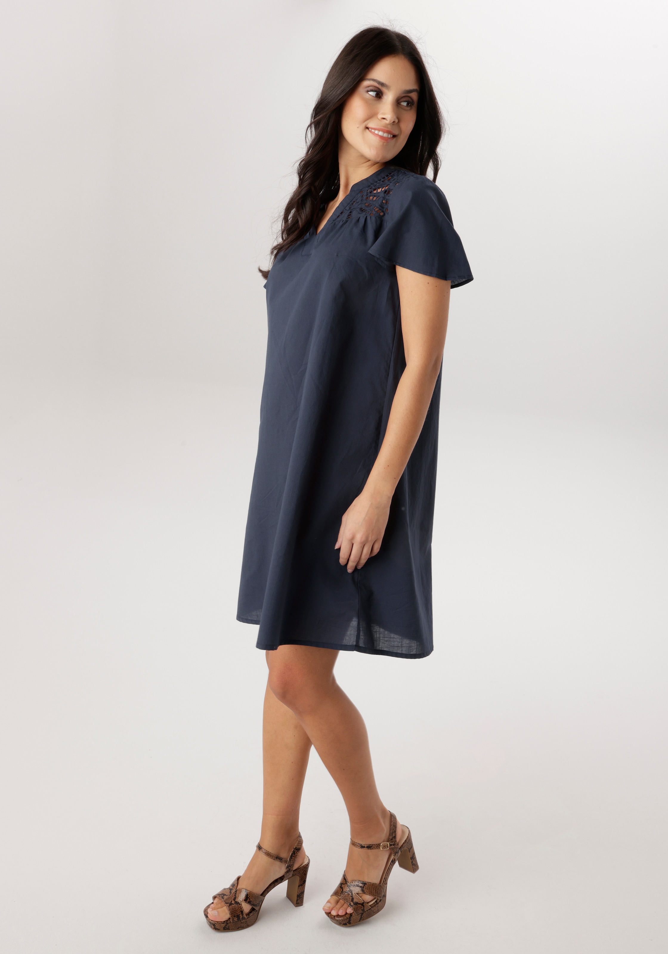 Aniston SELECTED Sommerkleid mit Lochspitze im Schulter- und Brustbereich - NEUE KOLLEKTIOn