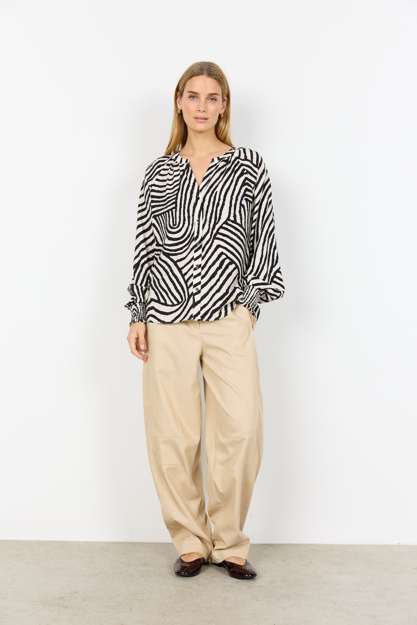 soyaconcept Druckbluse »SC-BECCA 1« aus Viskosemischung, Regular Fit, mit V-Ausschnitt, bedruckt